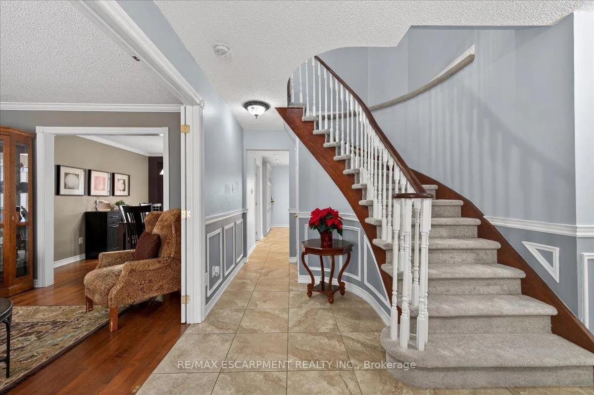 Photo 25 of 71 Royaledge Way, Hamilton, Waterdown — HOMEH