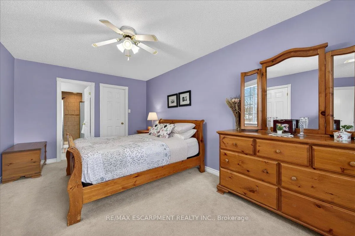 Photo 26 of 71 Royaledge Way, Hamilton, Waterdown — HOMEH