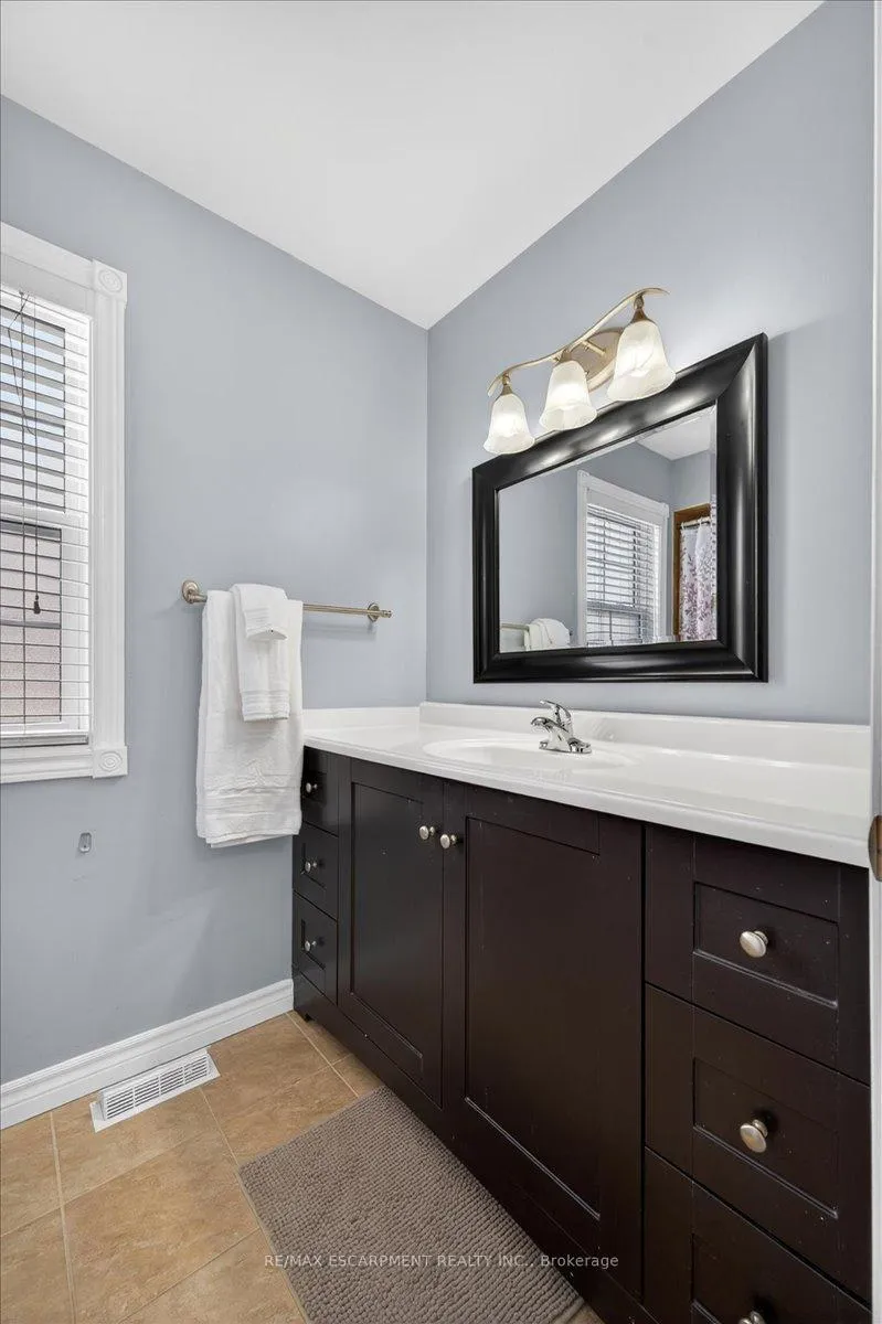 Photo 30 of 71 Royaledge Way, Hamilton, Waterdown — HOMEH