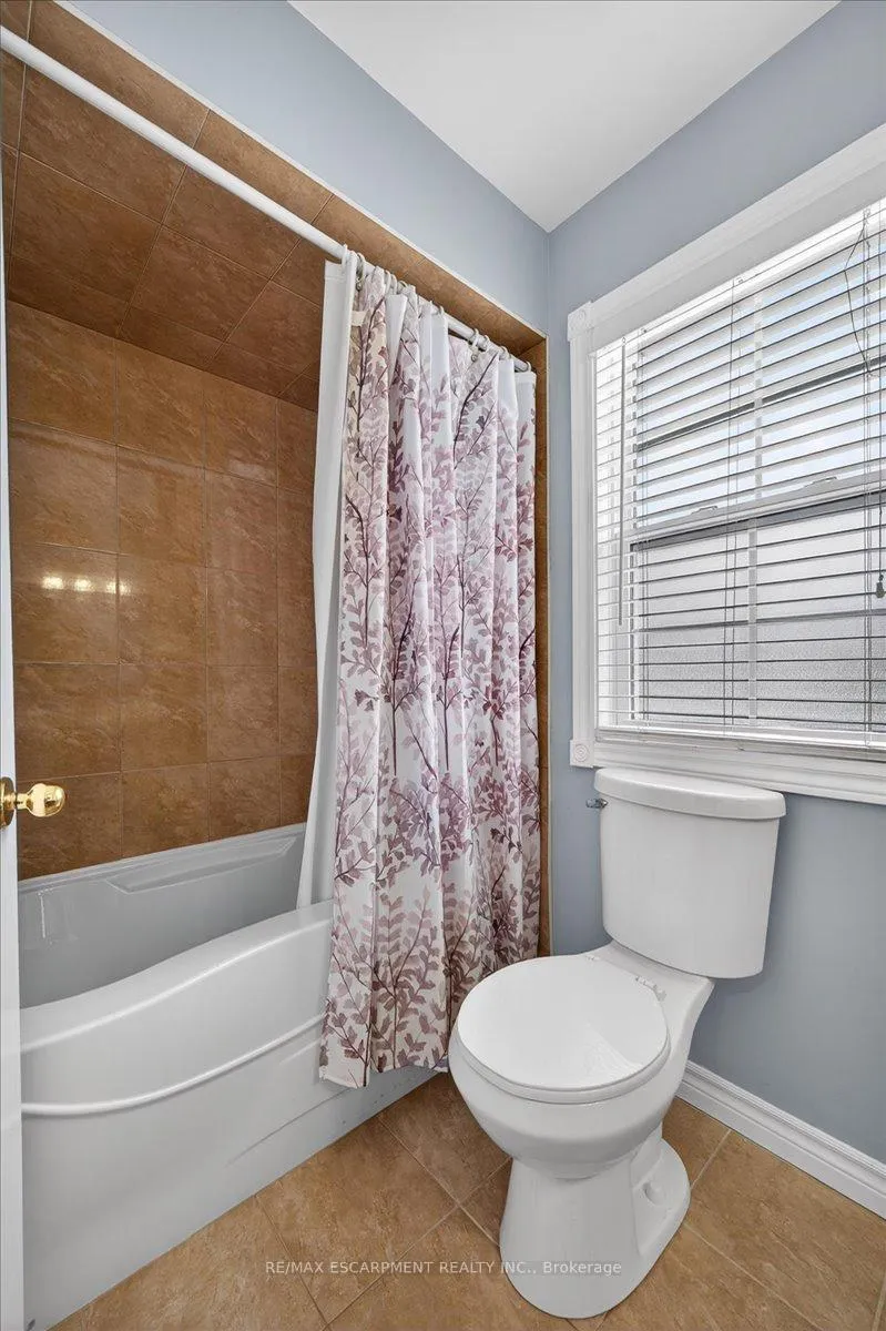 Photo 31 of 71 Royaledge Way, Hamilton, Waterdown — HOMEH