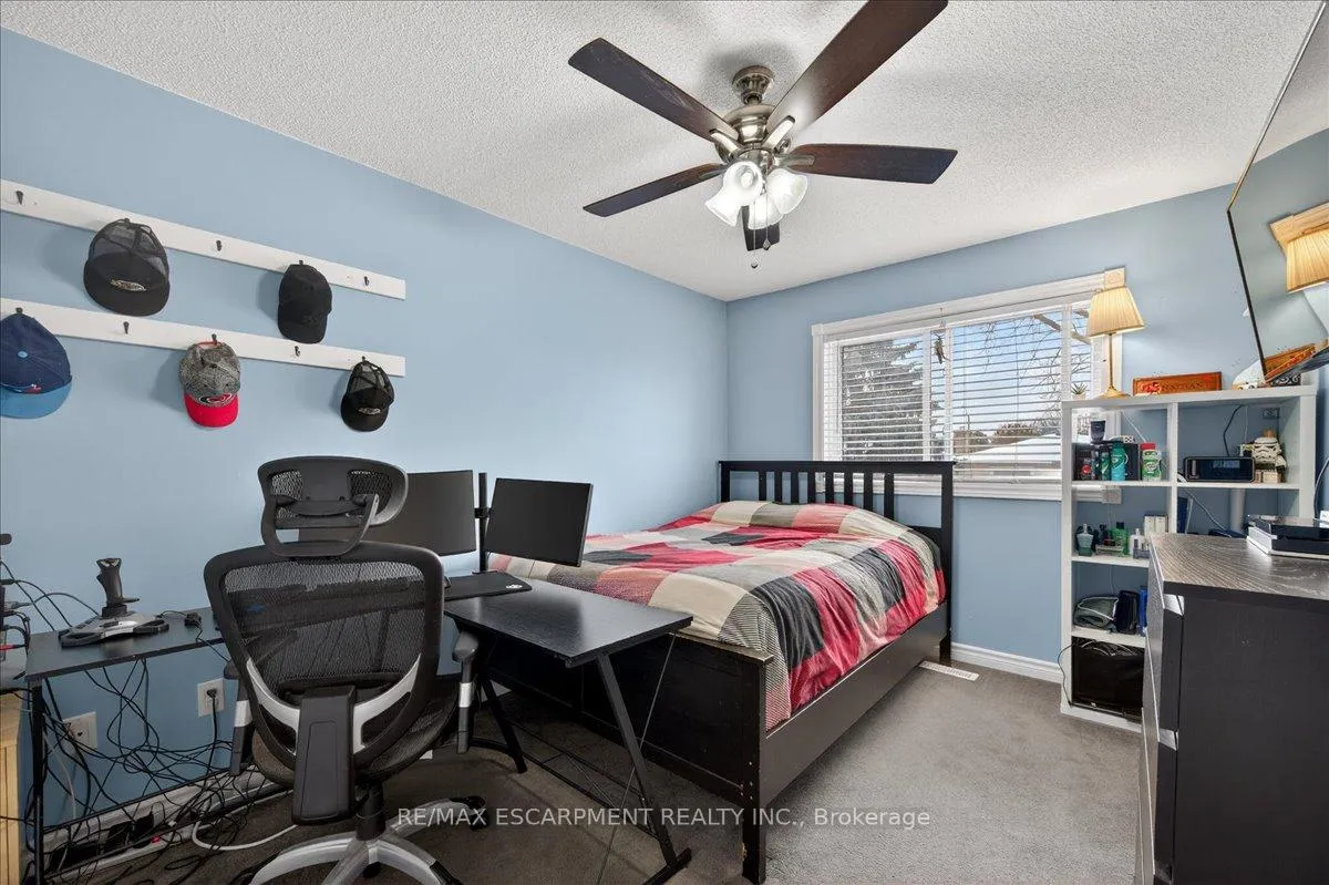 Photo 32 of 71 Royaledge Way, Hamilton, Waterdown — HOMEH