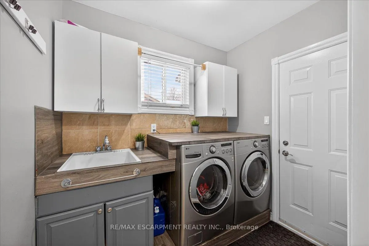 Photo 34 of 71 Royaledge Way, Hamilton, Waterdown — HOMEH