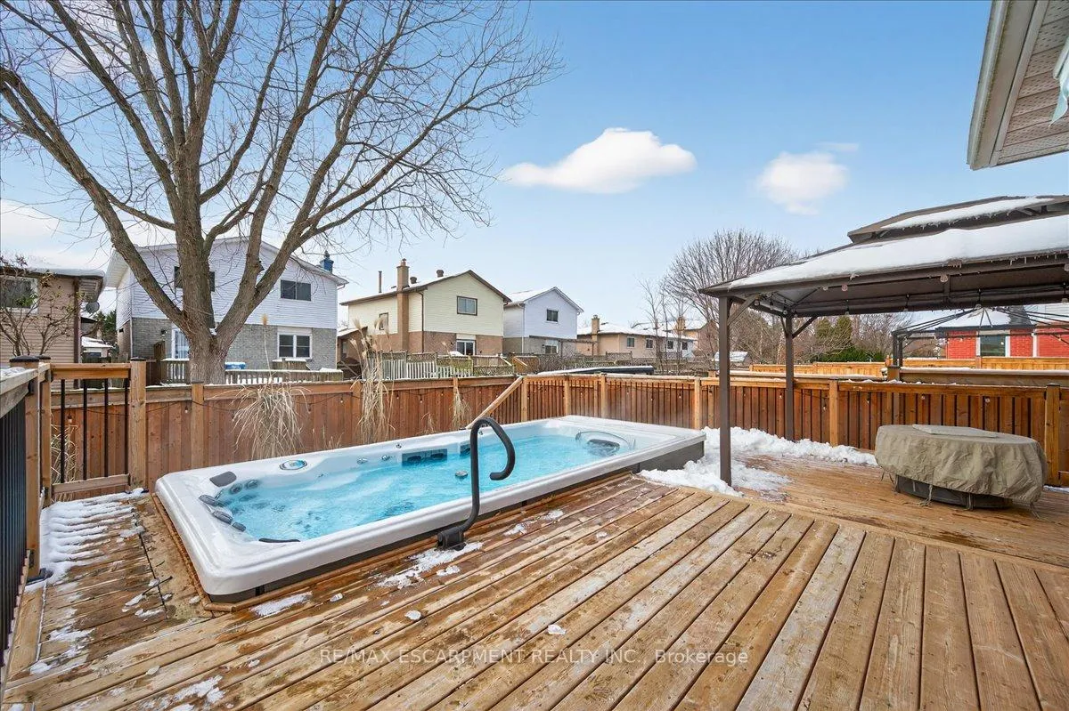 Photo 37 of 71 Royaledge Way, Hamilton, Waterdown — HOMEH