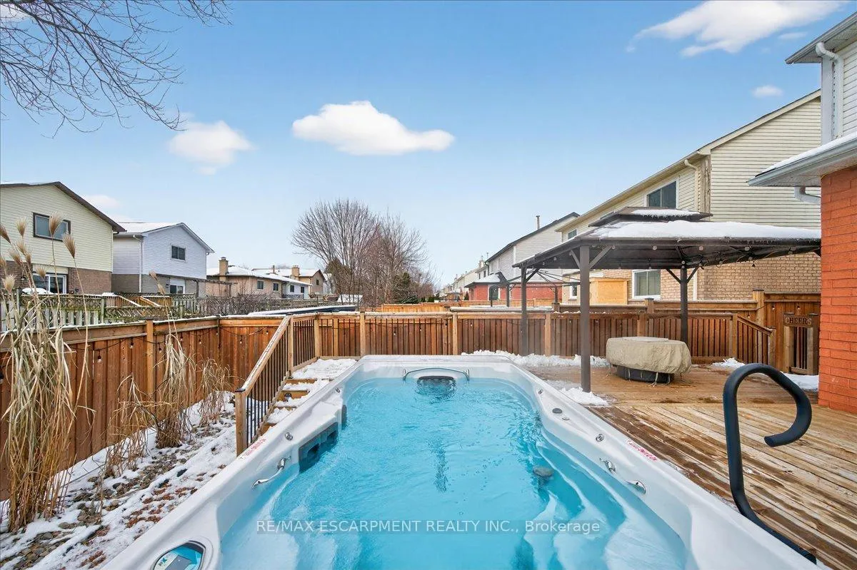 Photo 39 of 71 Royaledge Way, Hamilton, Waterdown — HOMEH