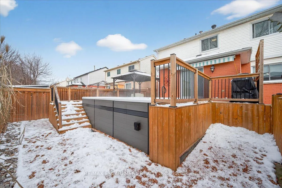 Photo 40 of 71 Royaledge Way, Hamilton, Waterdown — HOMEH