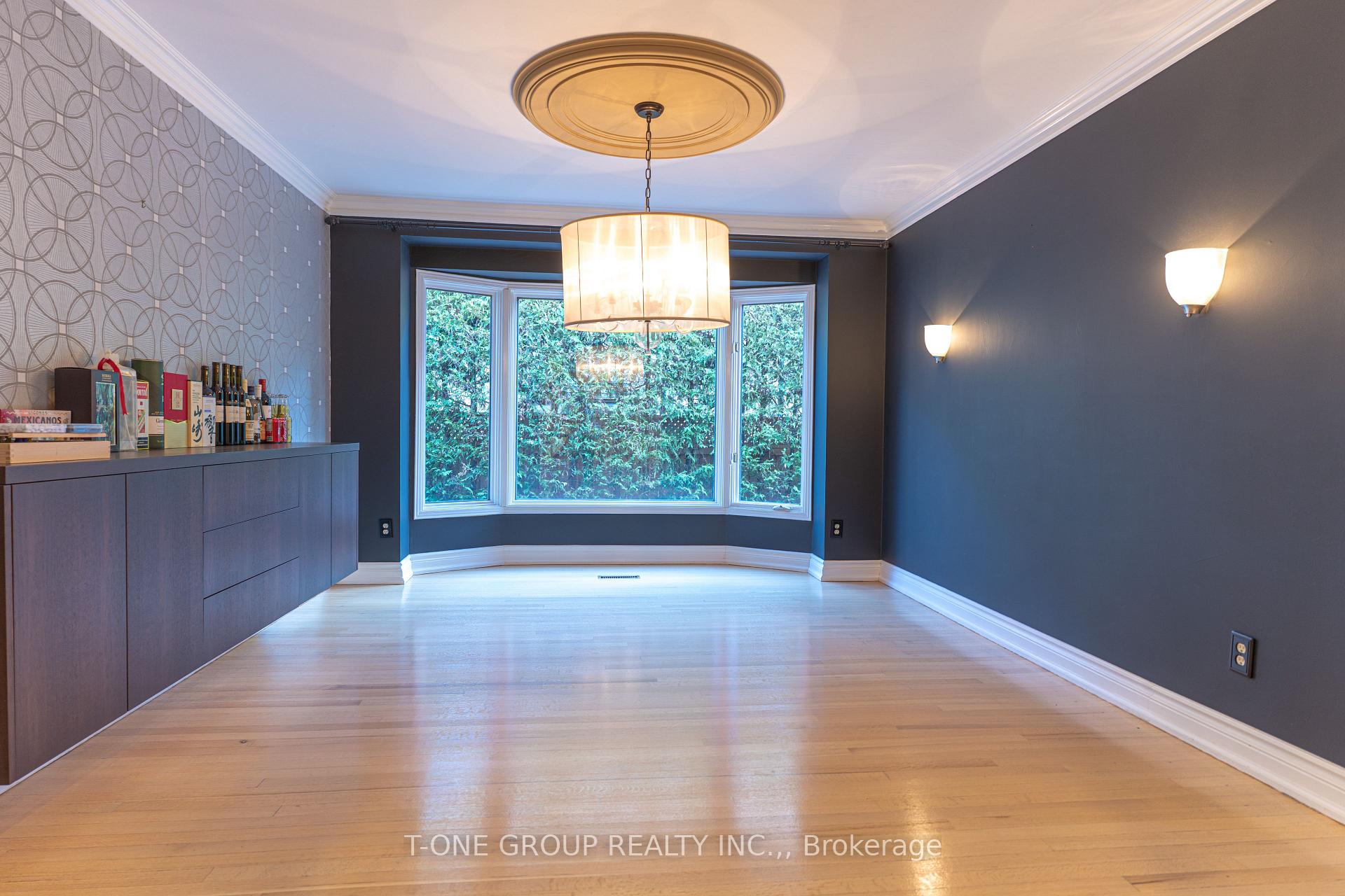 Photo 3 of 43 Trillium Drive, Aurora, Aurora Highlands — HOMEH