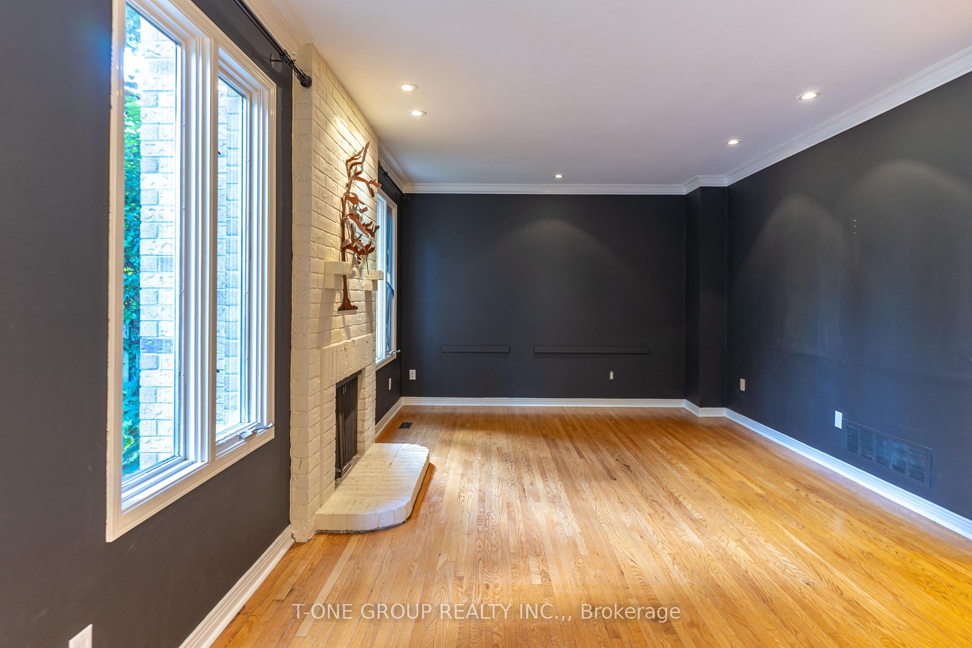 Photo 5 of 43 Trillium Drive, Aurora, Aurora Highlands — HOMEH