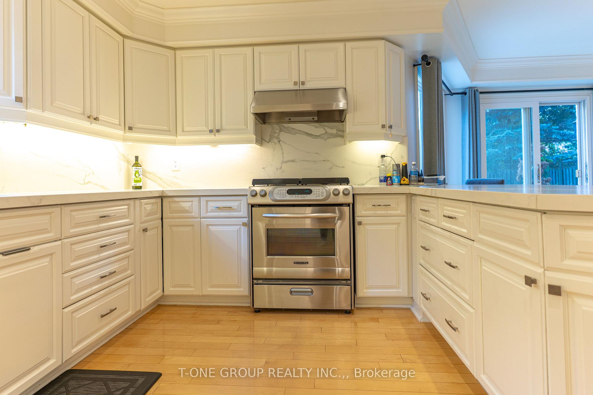 Photo 10 of 43 Trillium Drive, Aurora, Aurora Highlands — HOMEH