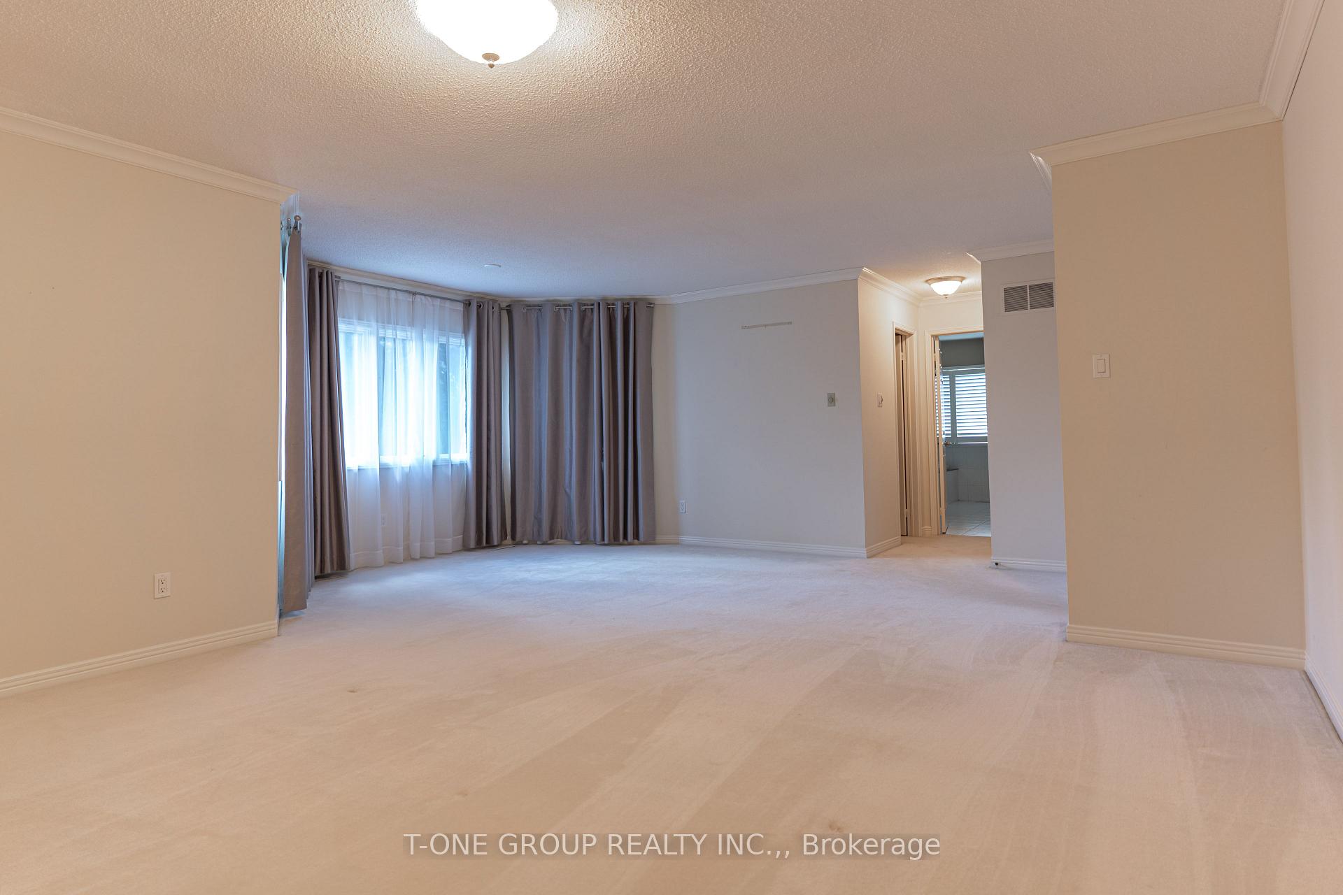 Photo 9 of 43 Trillium Drive, Aurora, Aurora Highlands — HOMEH