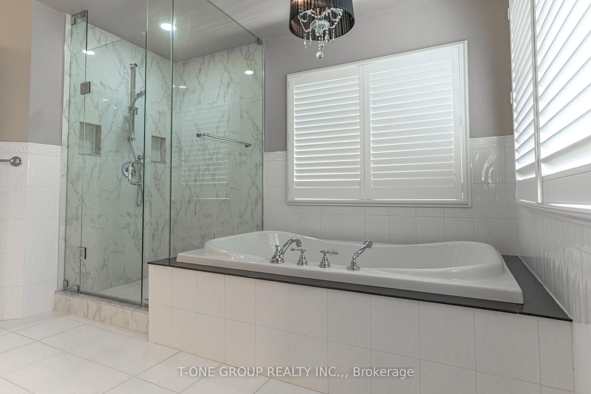 Photo 12 of 43 Trillium Drive, Aurora, Aurora Highlands — HOMEH
