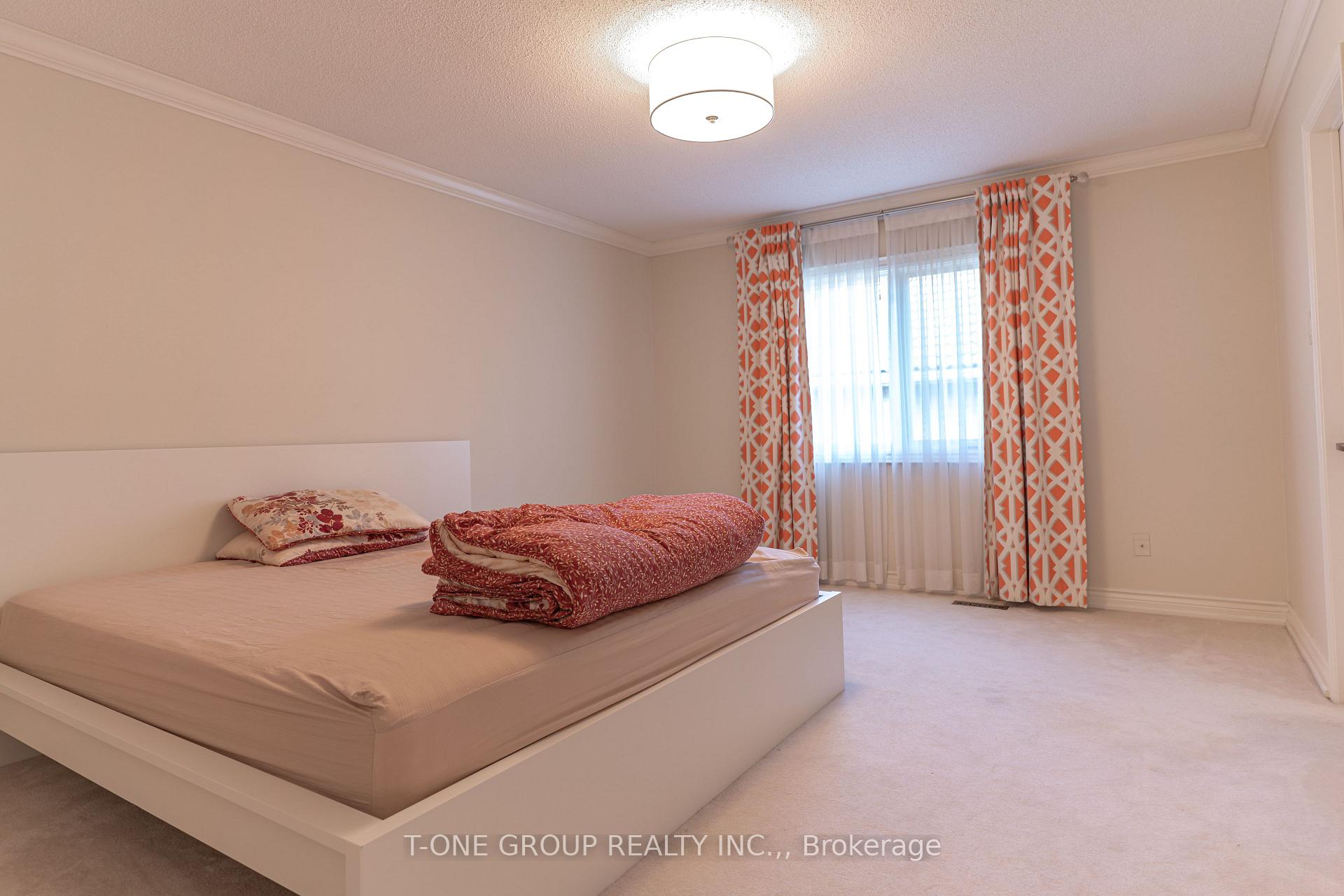 Photo 16 of 43 Trillium Drive, Aurora, Aurora Highlands — HOMEH