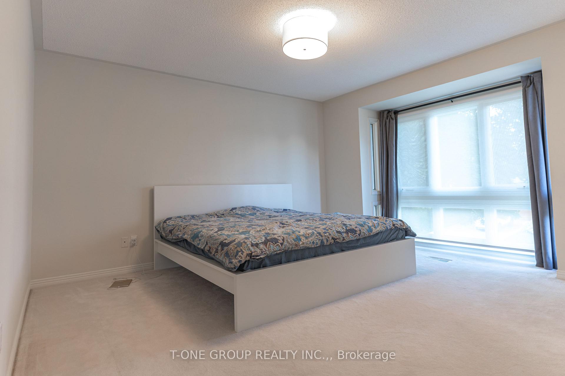 Photo 15 of 43 Trillium Drive, Aurora, Aurora Highlands — HOMEH
