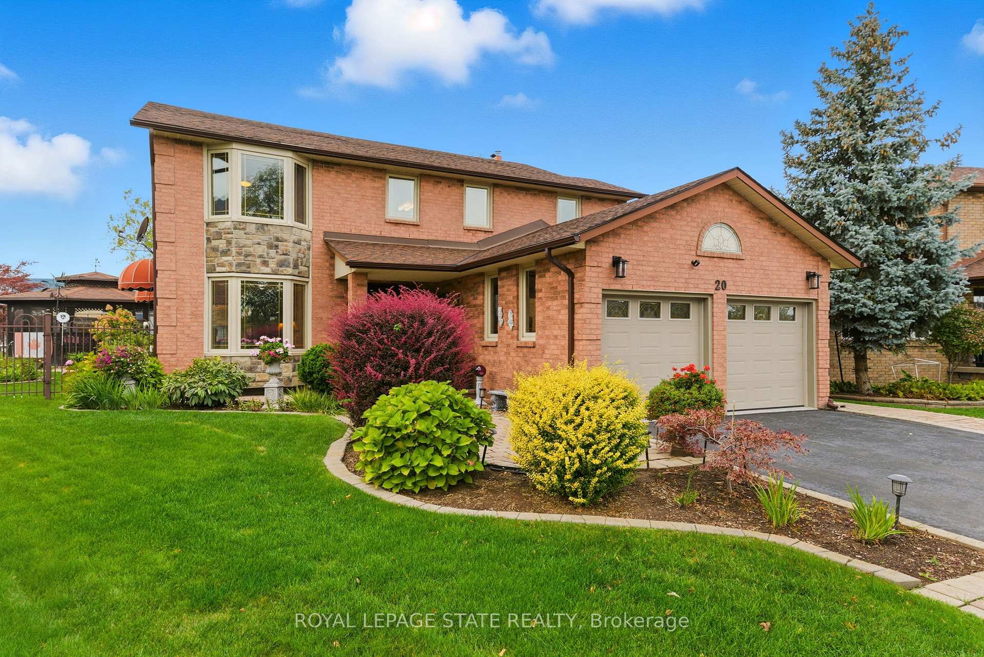 Photo 1 of 20 Vega Crescent, Hamilton, Stoney Creek — HOMEH
