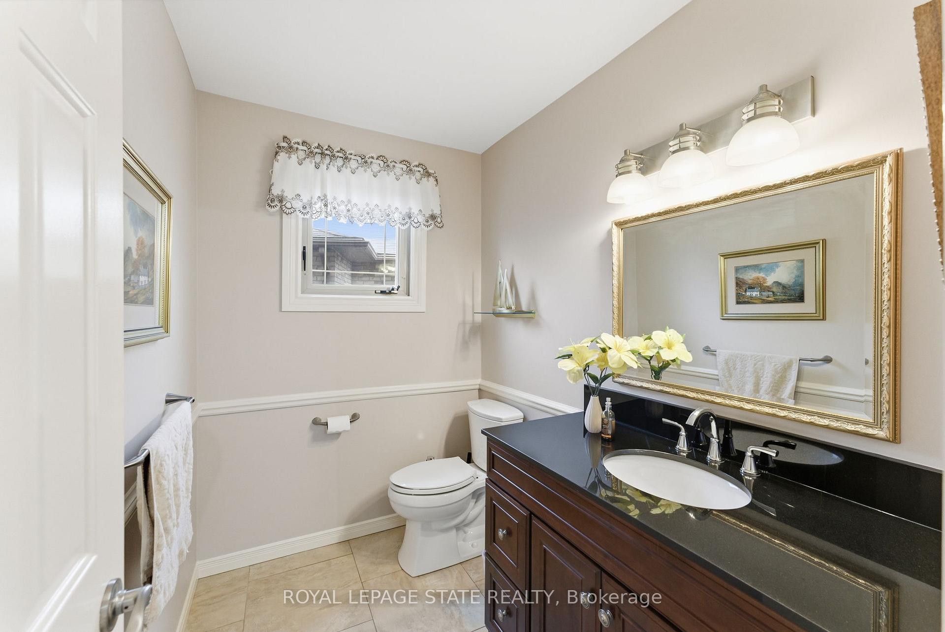 Photo 8 of 20 Vega Crescent, Hamilton, Stoney Creek — HOMEH