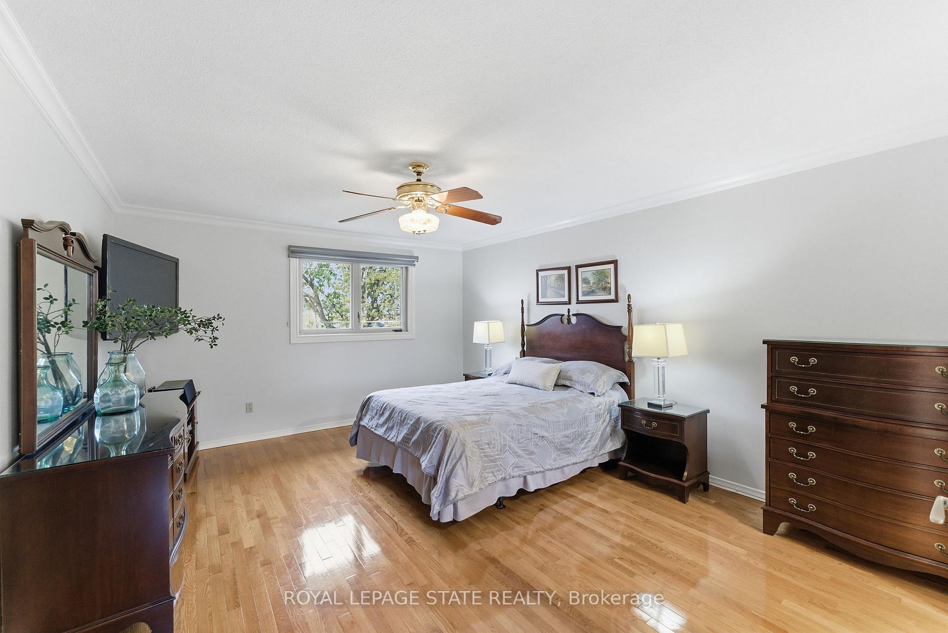 Photo 10 of 20 Vega Crescent, Hamilton, Stoney Creek — HOMEH