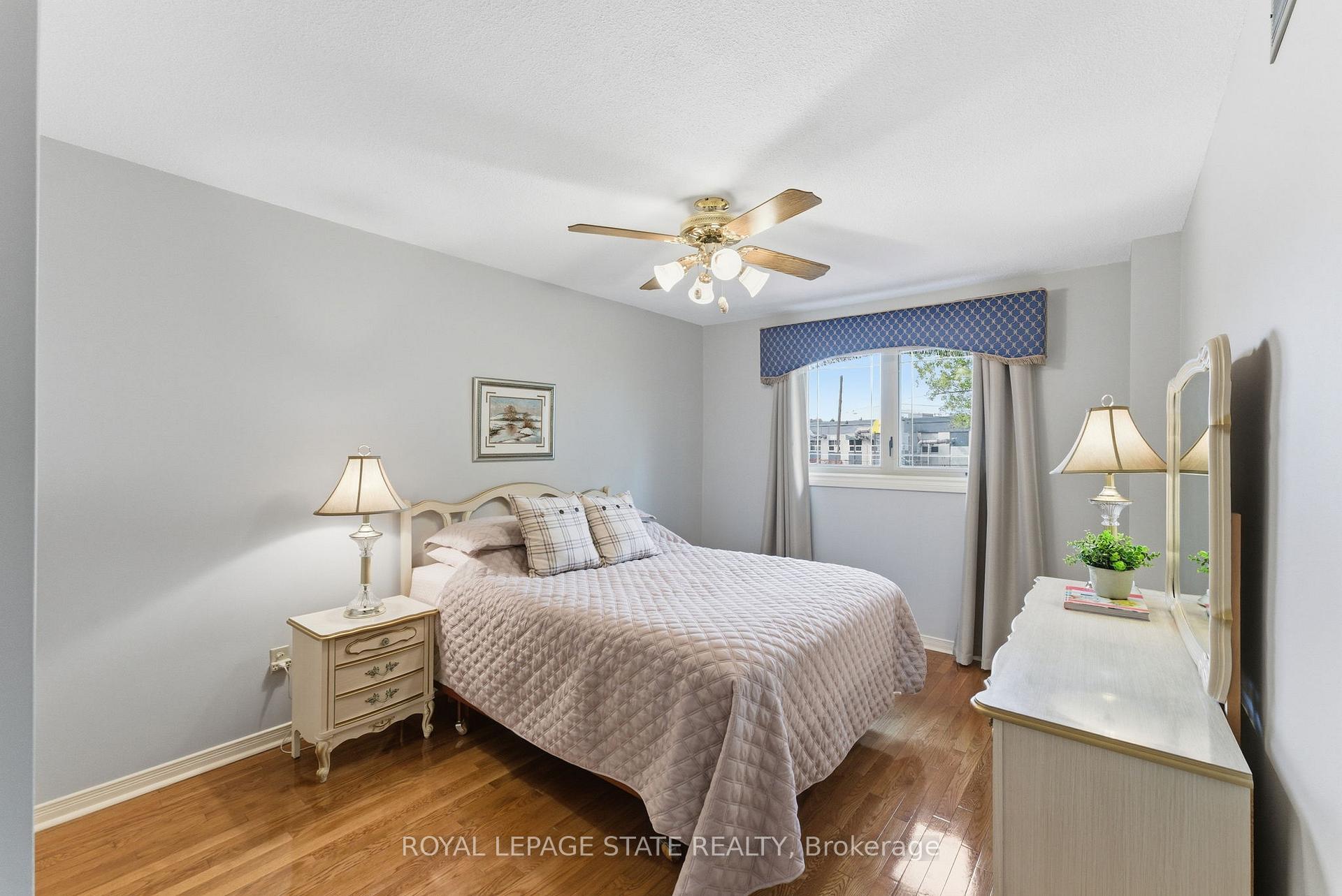 Photo 13 of 20 Vega Crescent, Hamilton, Stoney Creek — HOMEH