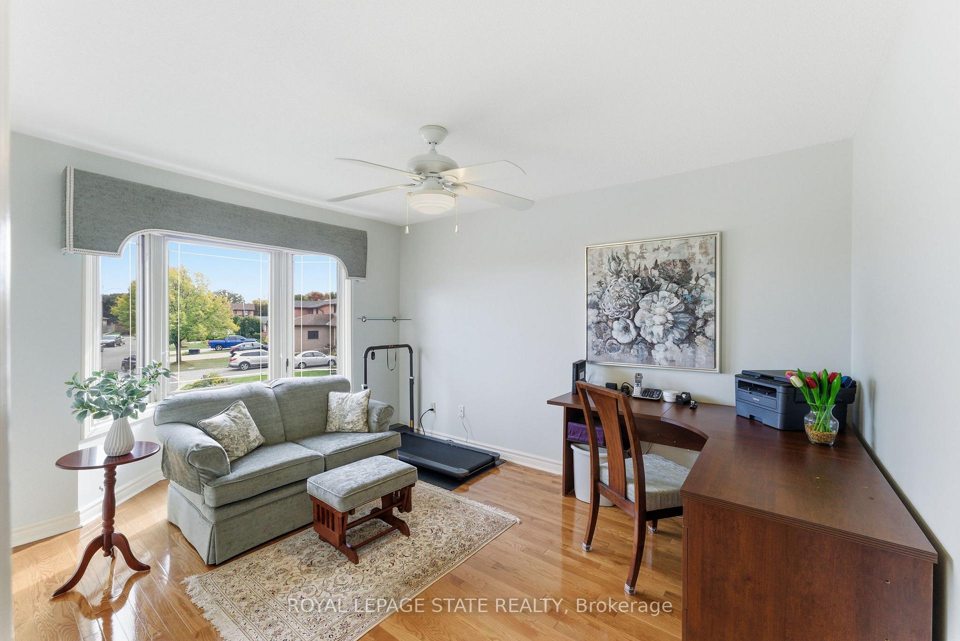 Photo 14 of 20 Vega Crescent, Hamilton, Stoney Creek — HOMEH