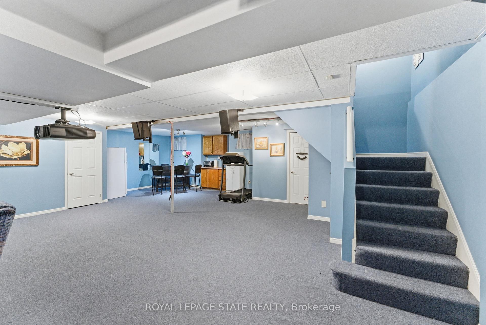 Photo 18 of 20 Vega Crescent, Hamilton, Stoney Creek — HOMEH