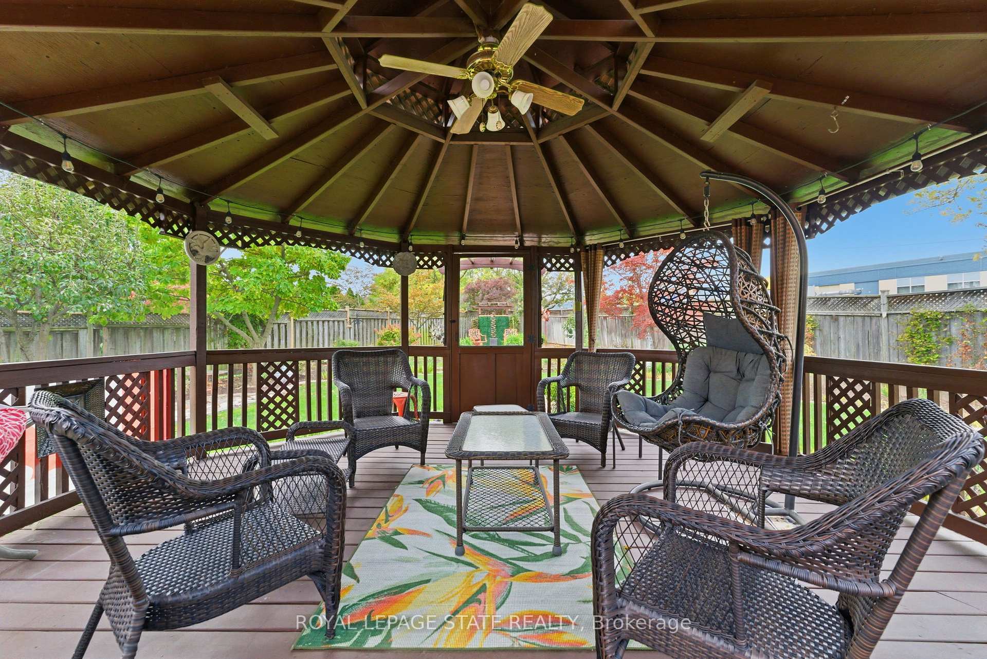 Photo 21 of 20 Vega Crescent, Hamilton, Stoney Creek — HOMEH