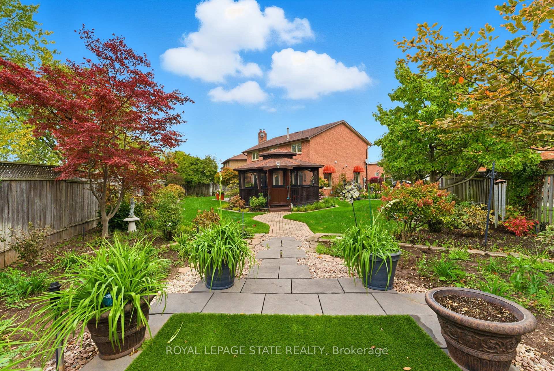 Photo 24 of 20 Vega Crescent, Hamilton, Stoney Creek — HOMEH