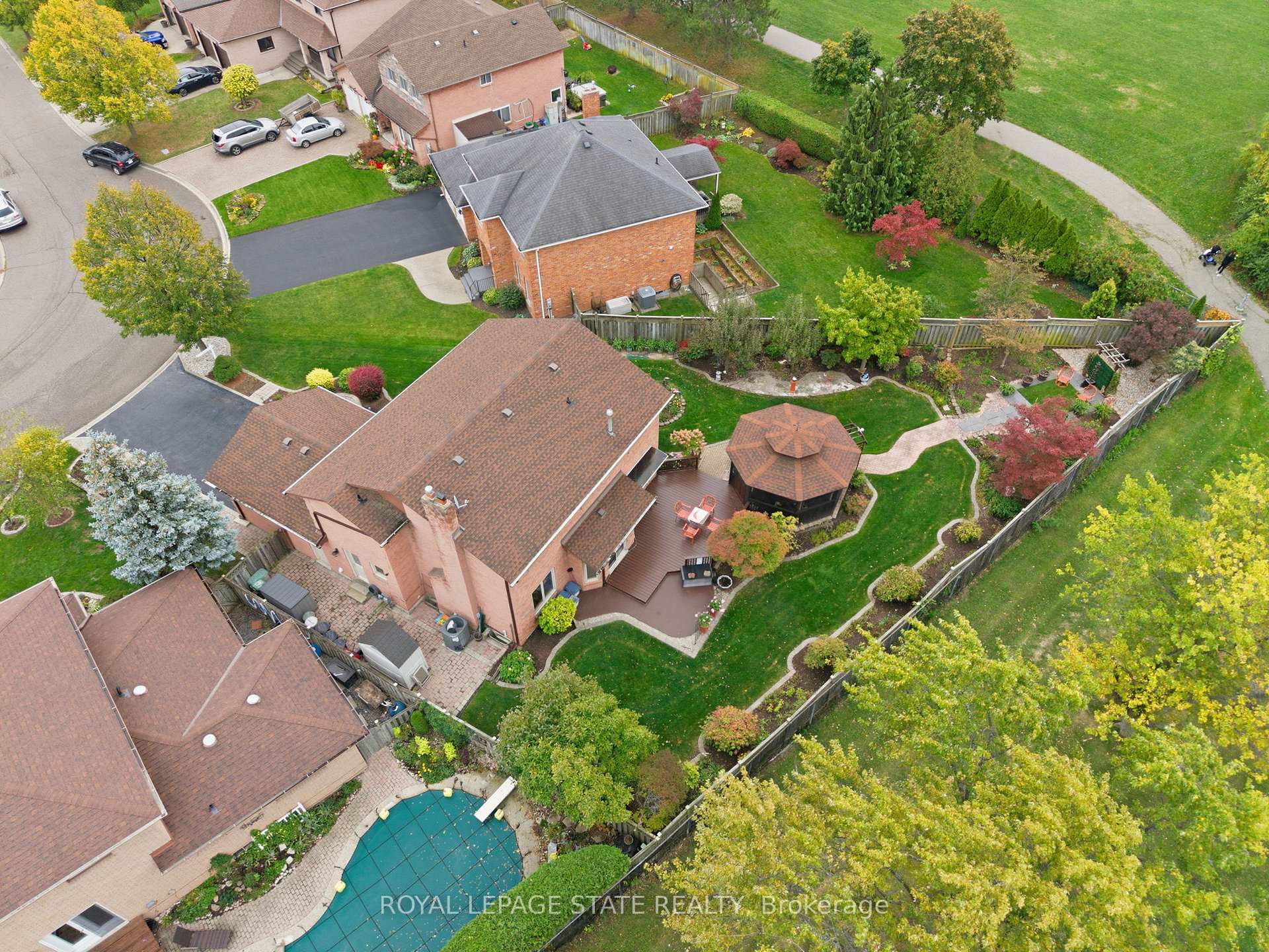 Photo 31 of 20 Vega Crescent, Hamilton, Stoney Creek — HOMEH