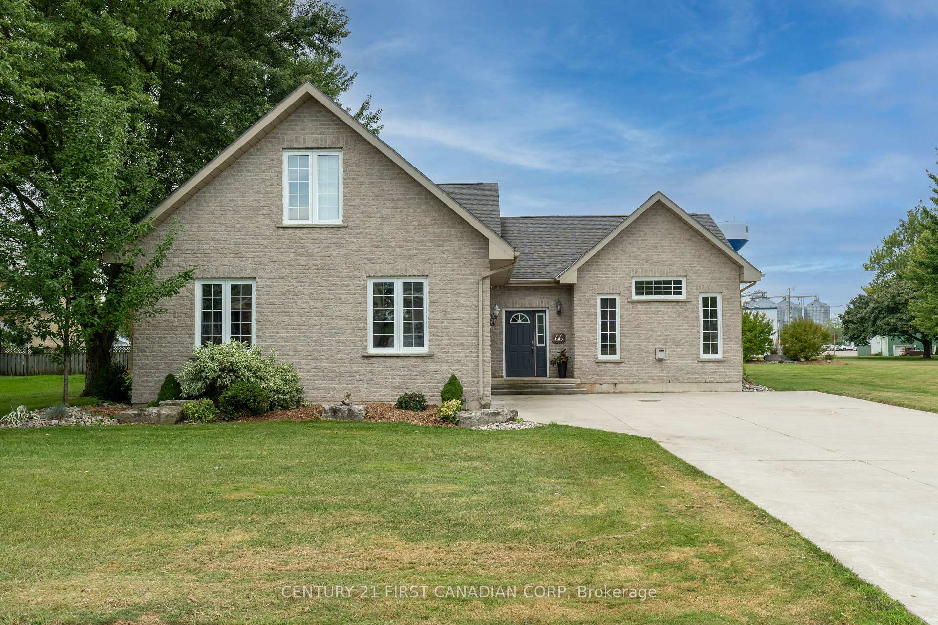 Photo 2 of 66 Lorne Avenue, Bluewater, Hensall — HOMEH