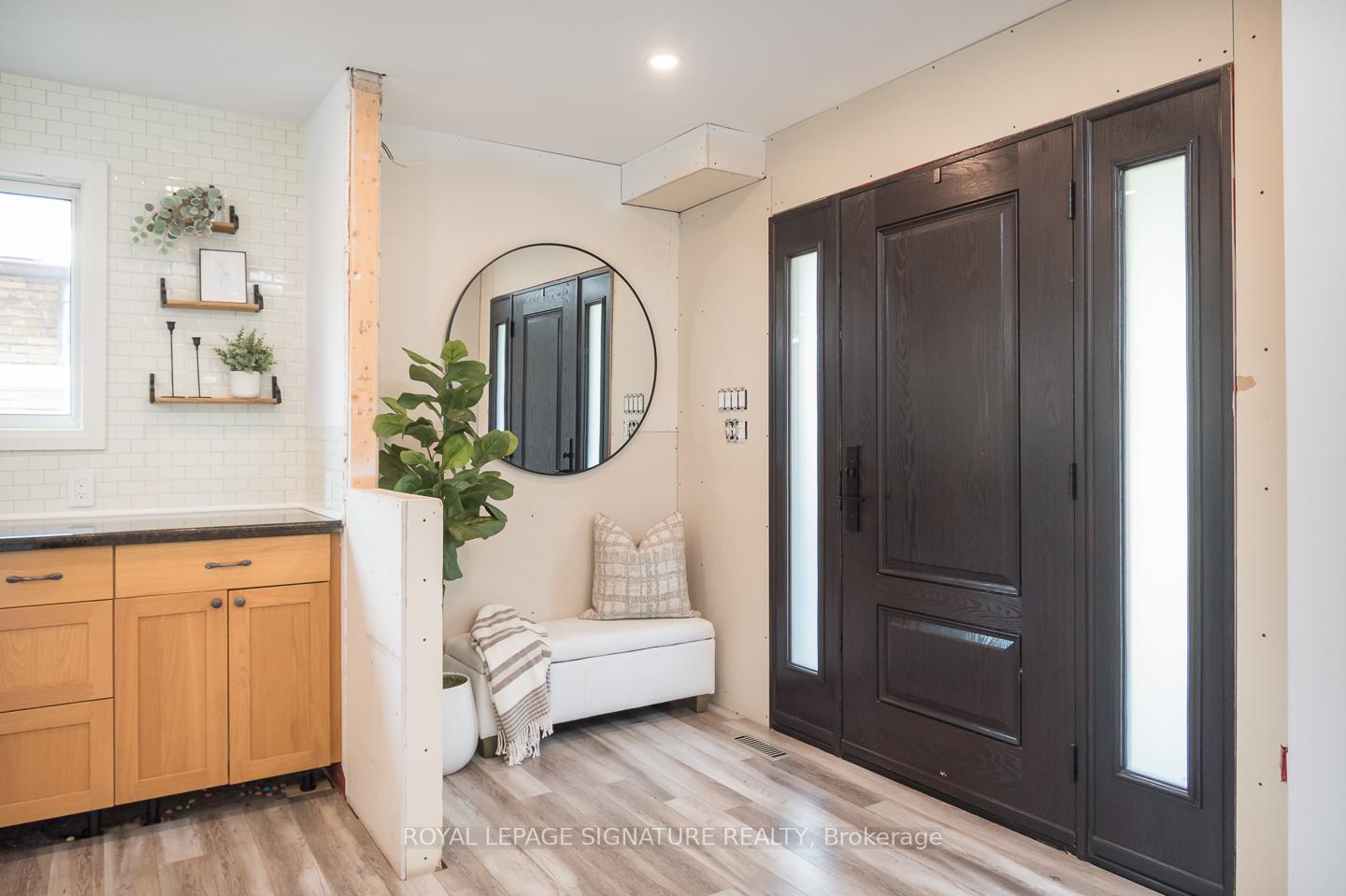 Photo 3 of 815 Cedarbrae Avenue, Milton, Dorset Park — HOMEH