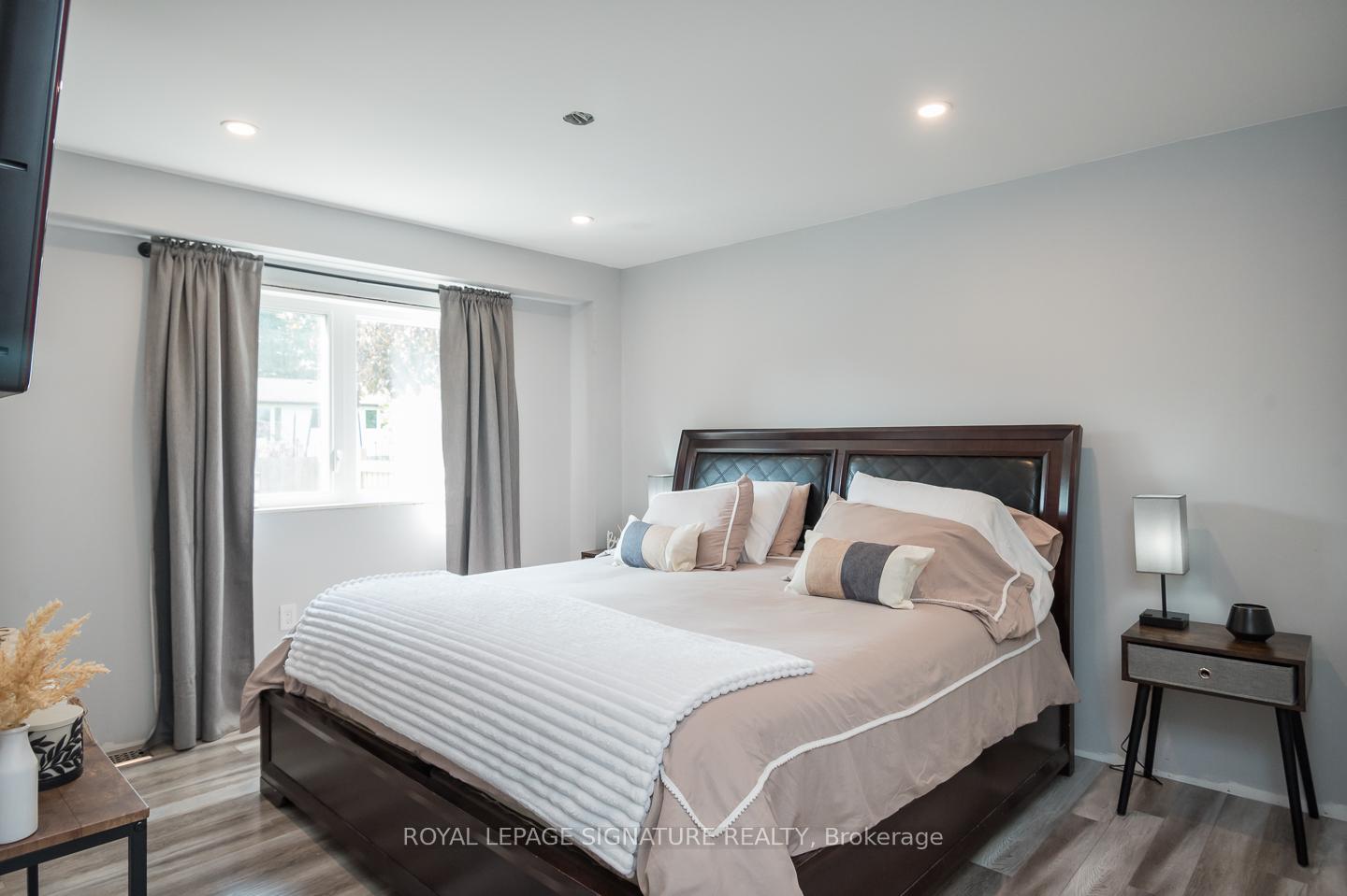 Photo 11 of 815 Cedarbrae Avenue, Milton, Dorset Park — HOMEH
