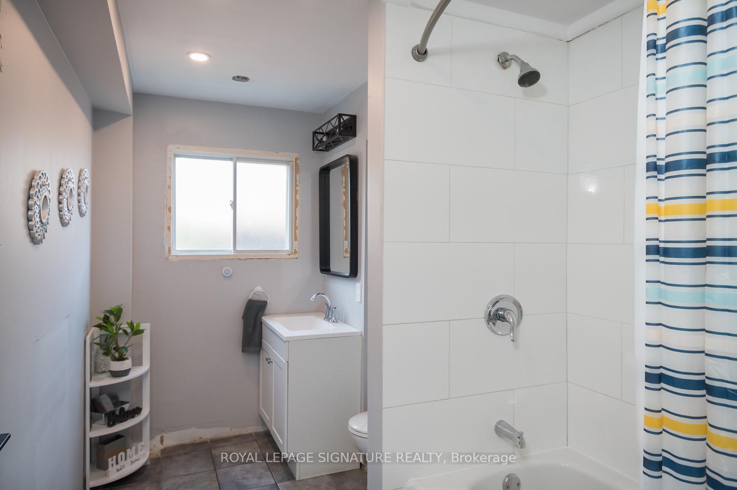 Photo 12 of 815 Cedarbrae Avenue, Milton, Dorset Park — HOMEH