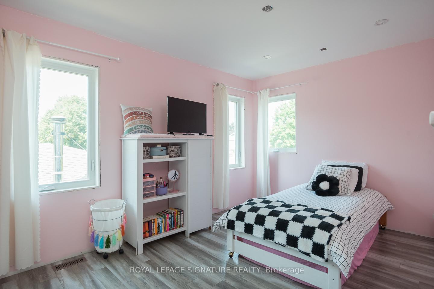 Photo 15 of 815 Cedarbrae Avenue, Milton, Dorset Park — HOMEH