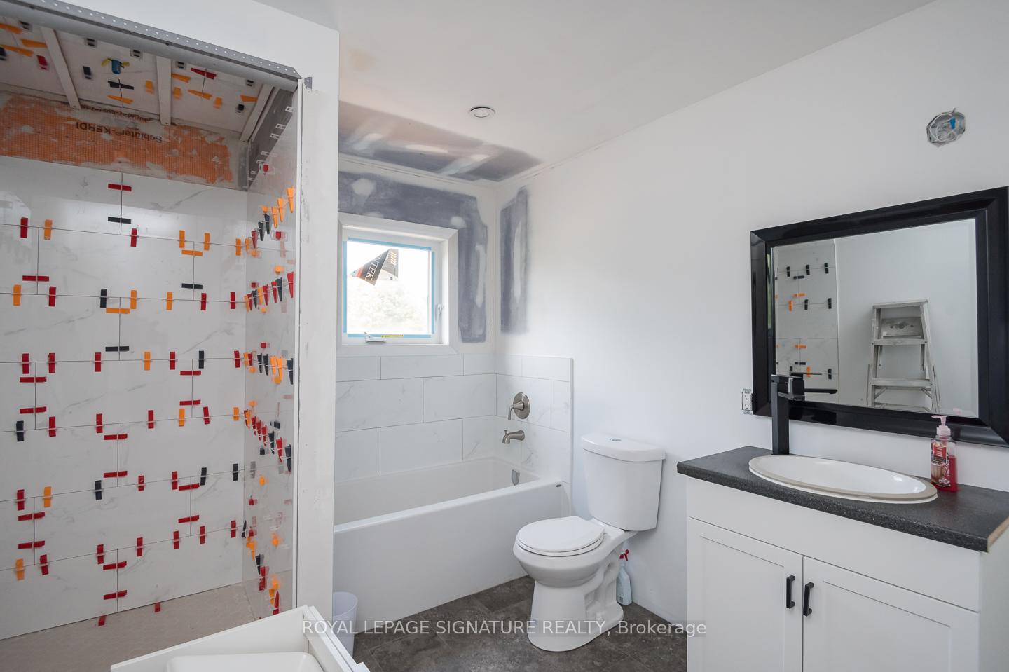 Photo 20 of 815 Cedarbrae Avenue, Milton, Dorset Park — HOMEH