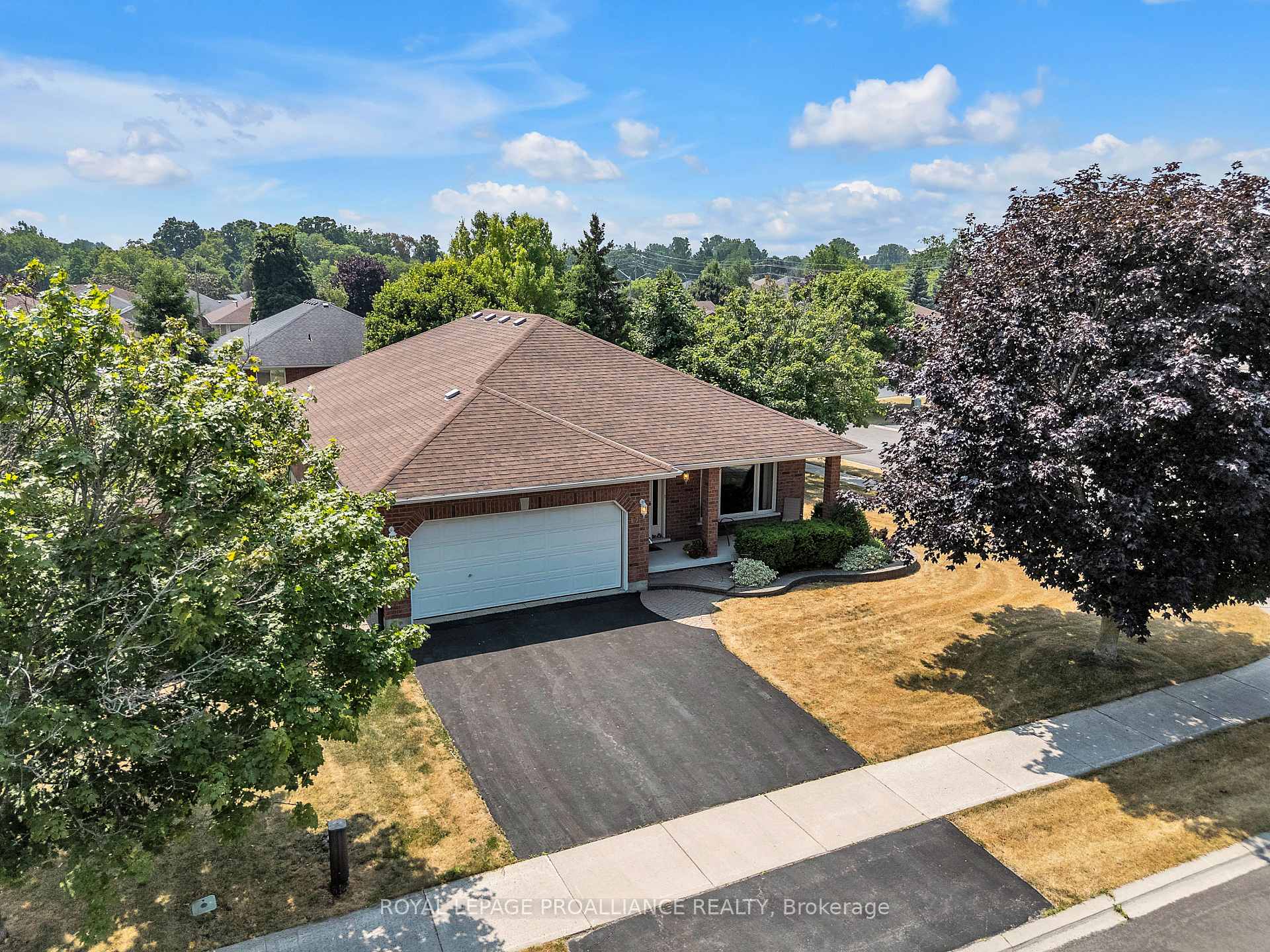 Photo 2 of 17 Hemlock Crescent, Belleville, Belleville Ward — HOMEH