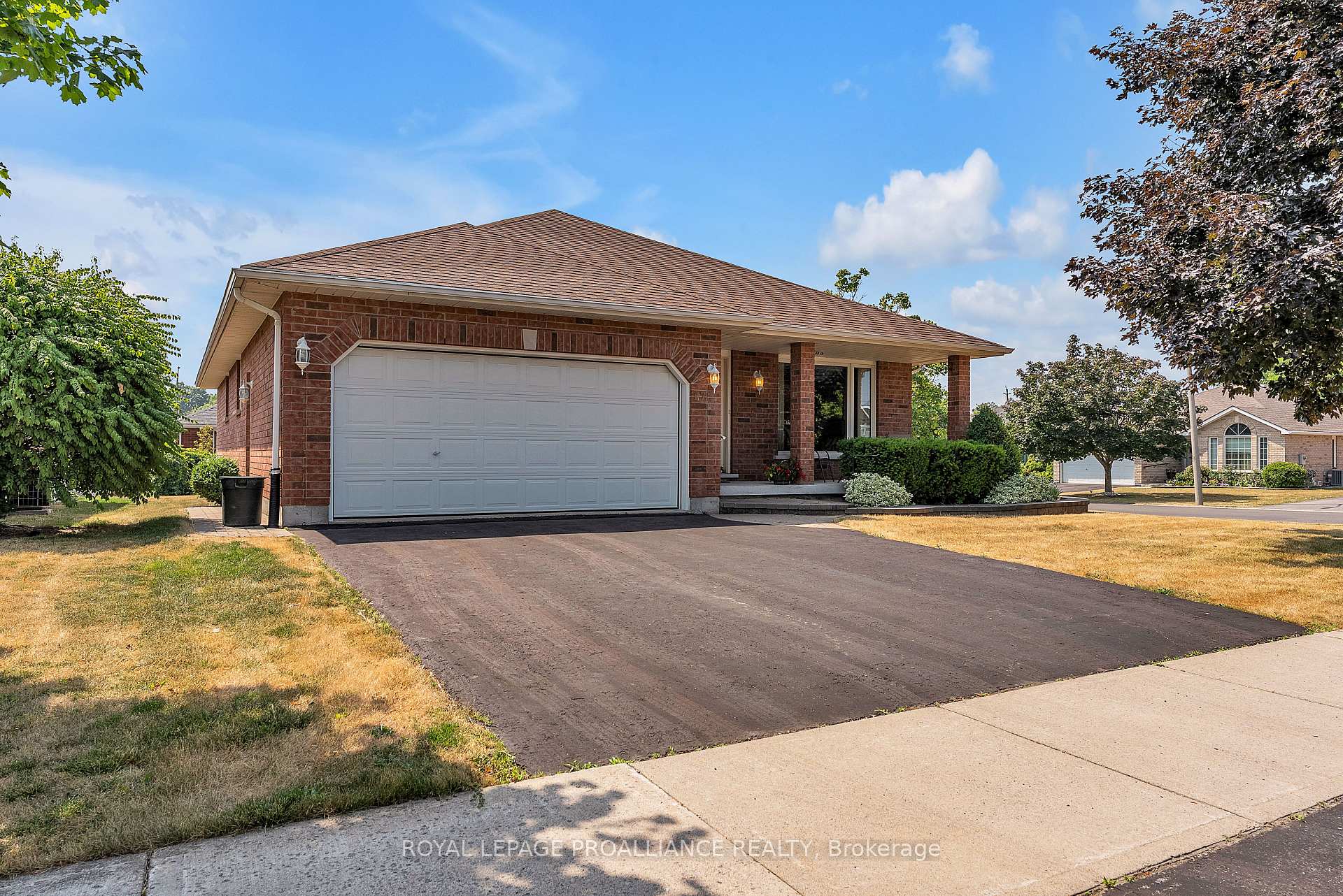 Photo 3 of 17 Hemlock Crescent, Belleville, Belleville Ward — HOMEH