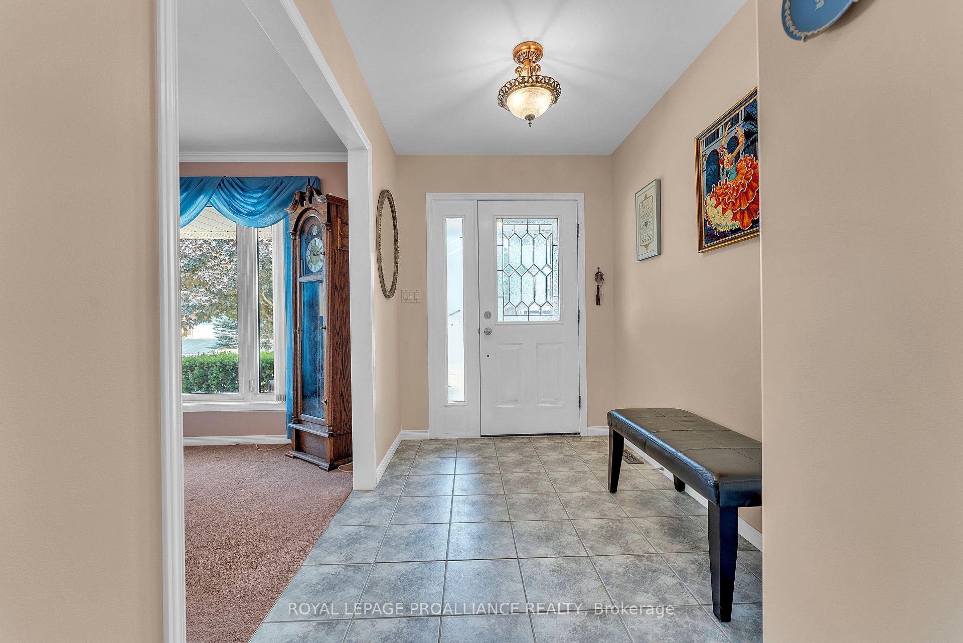 Photo 5 of 17 Hemlock Crescent, Belleville, Belleville Ward — HOMEH