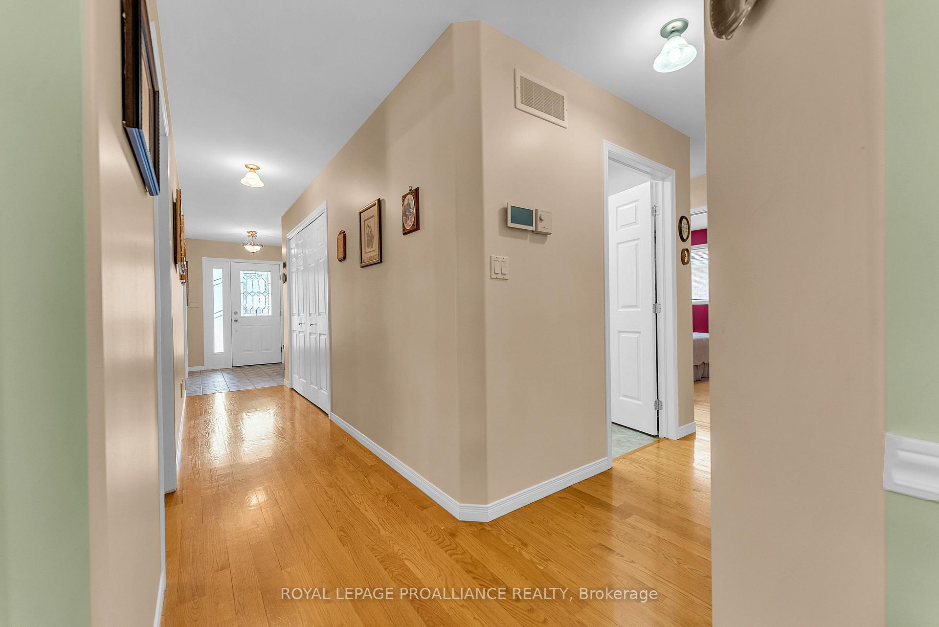 Photo 8 of 17 Hemlock Crescent, Belleville, Belleville Ward — HOMEH