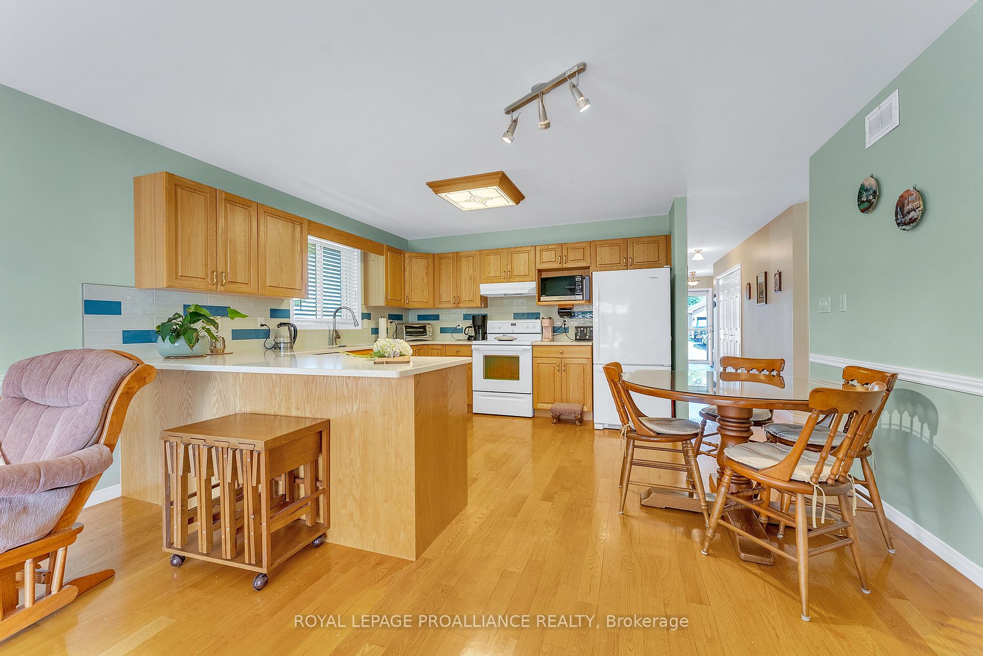 Photo 11 of 17 Hemlock Crescent, Belleville, Belleville Ward — HOMEH