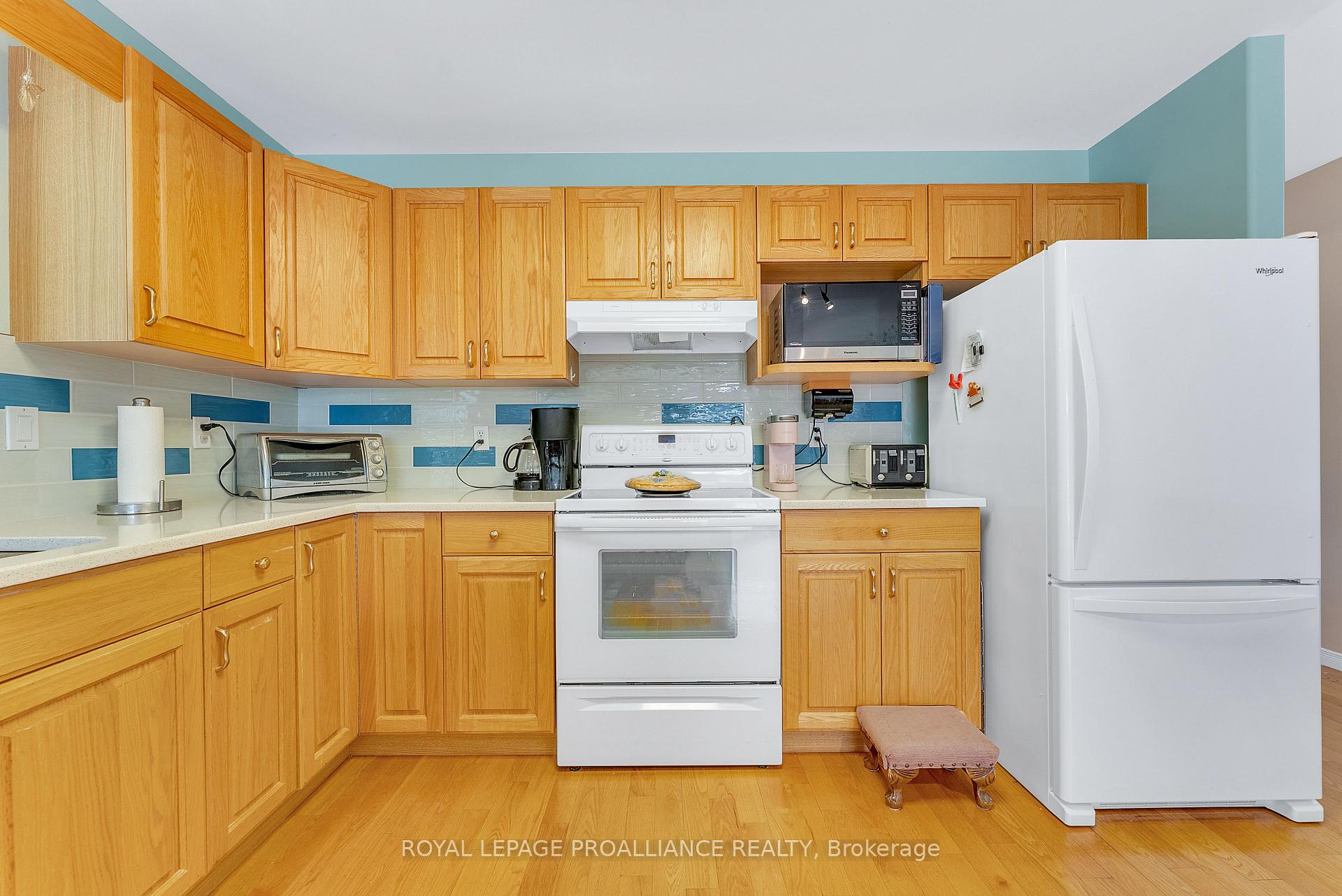 Photo 10 of 17 Hemlock Crescent, Belleville, Belleville Ward — HOMEH