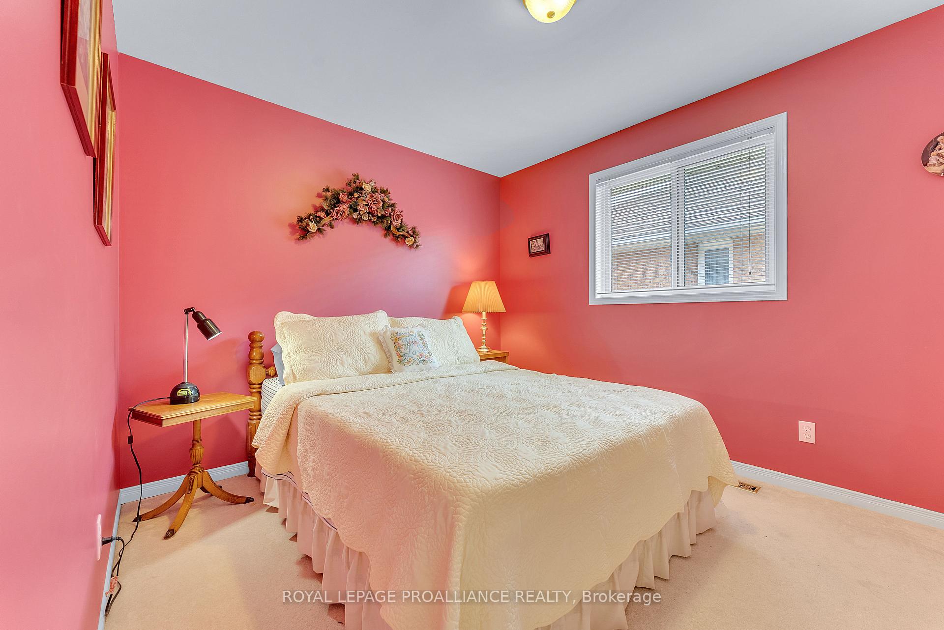 Photo 23 of 17 Hemlock Crescent, Belleville, Belleville Ward — HOMEH