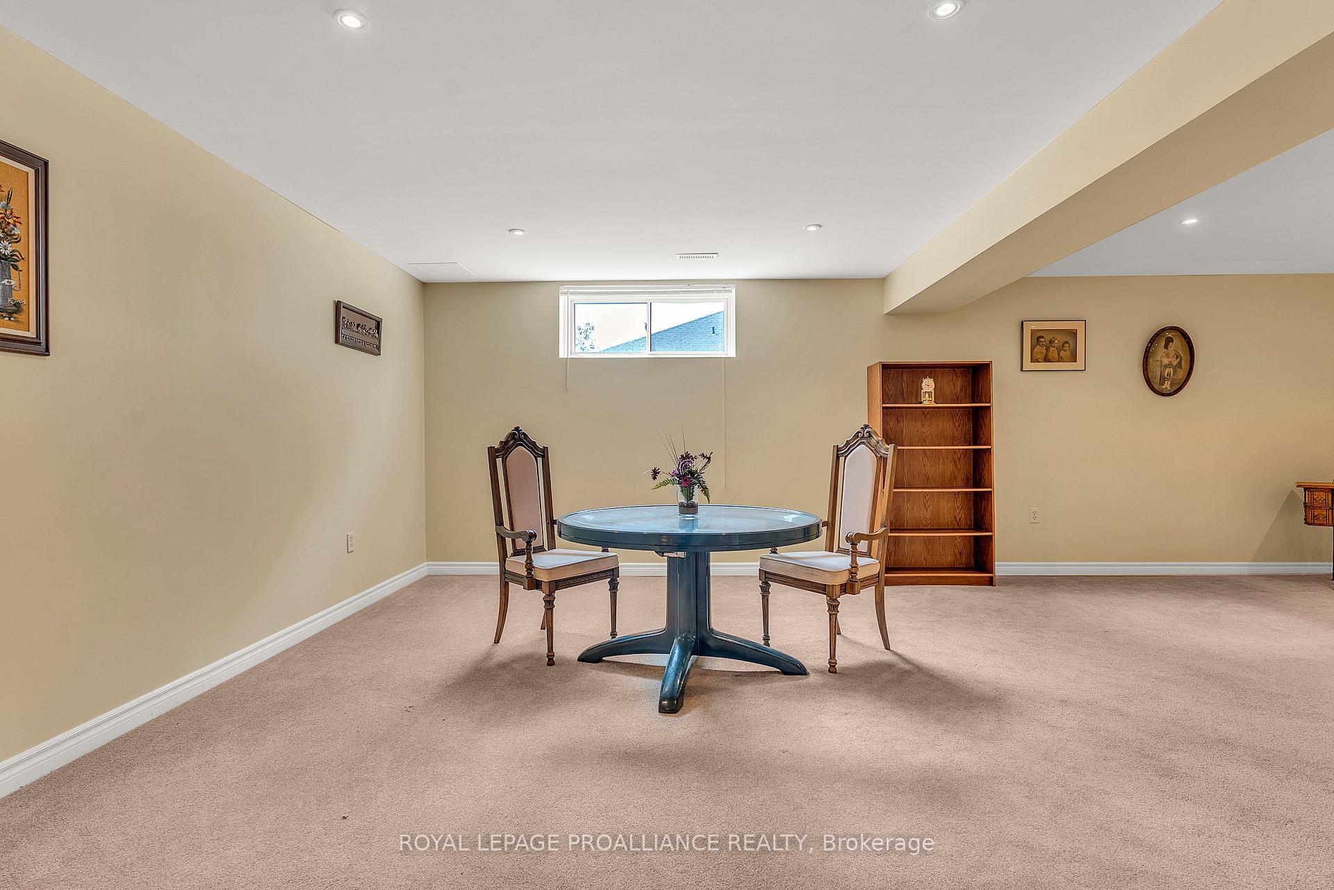 Photo 39 of 17 Hemlock Crescent, Belleville, Belleville Ward — HOMEH