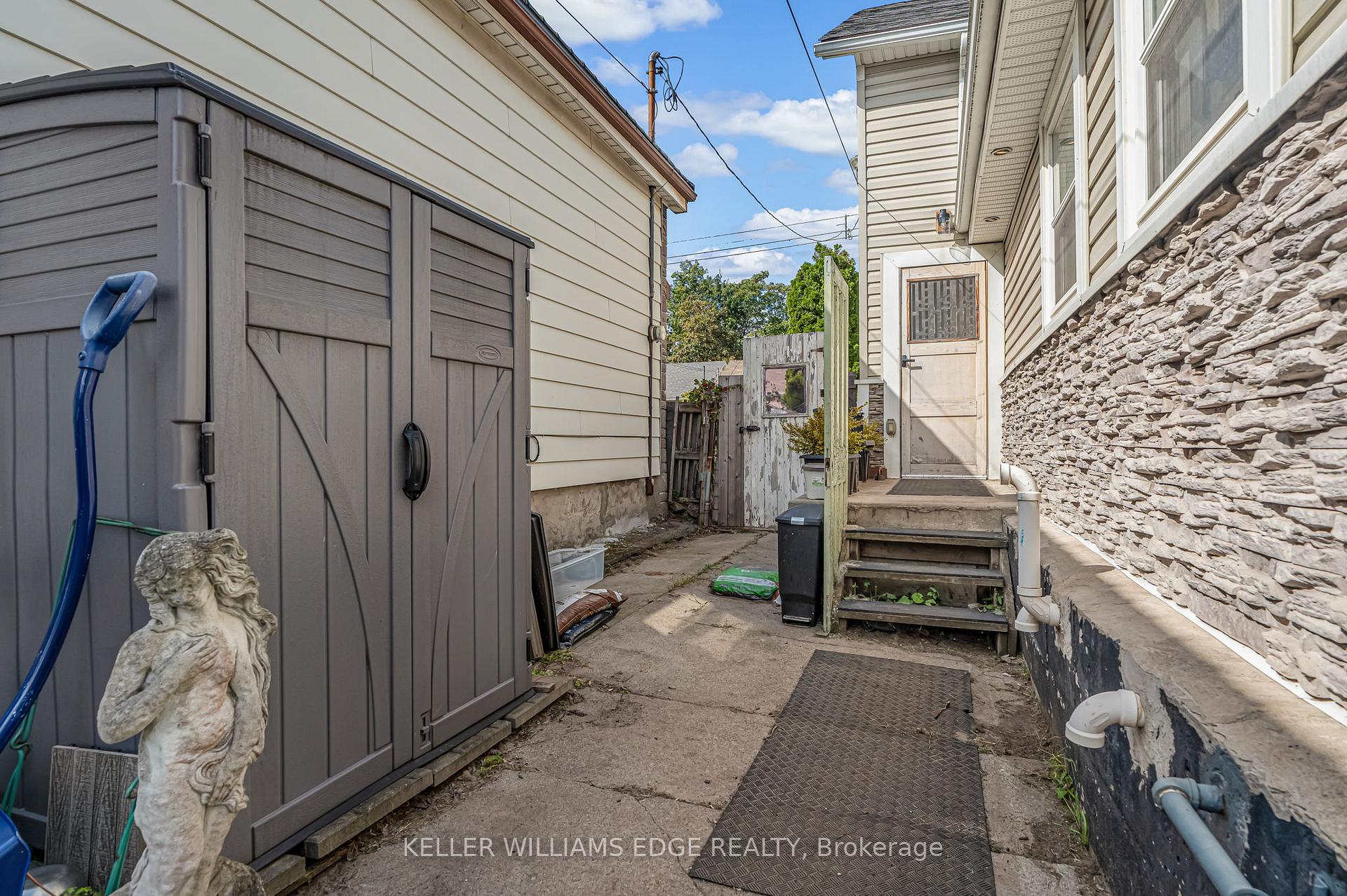 Photo 32 of 108 Emerald Street N, Hamilton, Landsdale — HOMEH