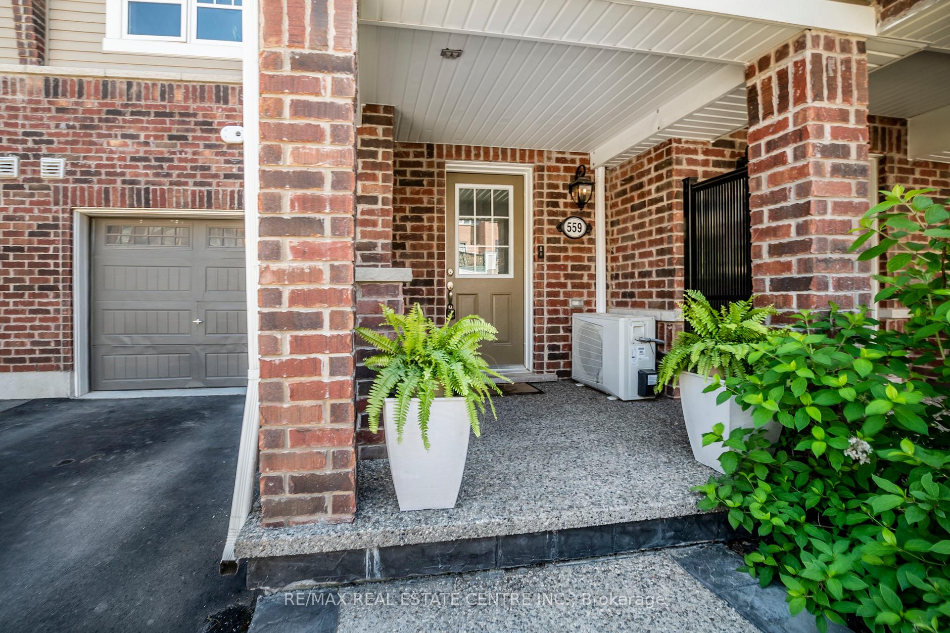 Photo 3 of 559 Buckeye Court, Milton, Cobban — HOMEH