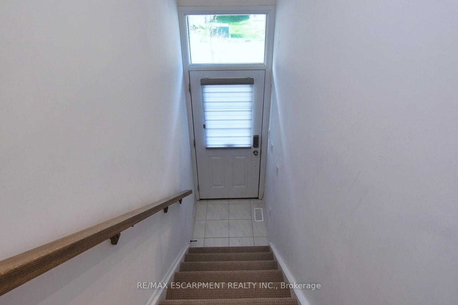 Photo 2 of Unit 66, 120 Court Drive, Brant, Paris — HOMEH