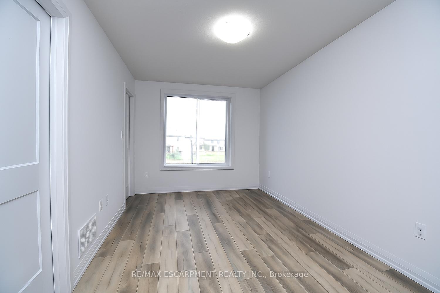 Photo 10 of Unit 66, 120 Court Drive, Brant, Paris — HOMEH