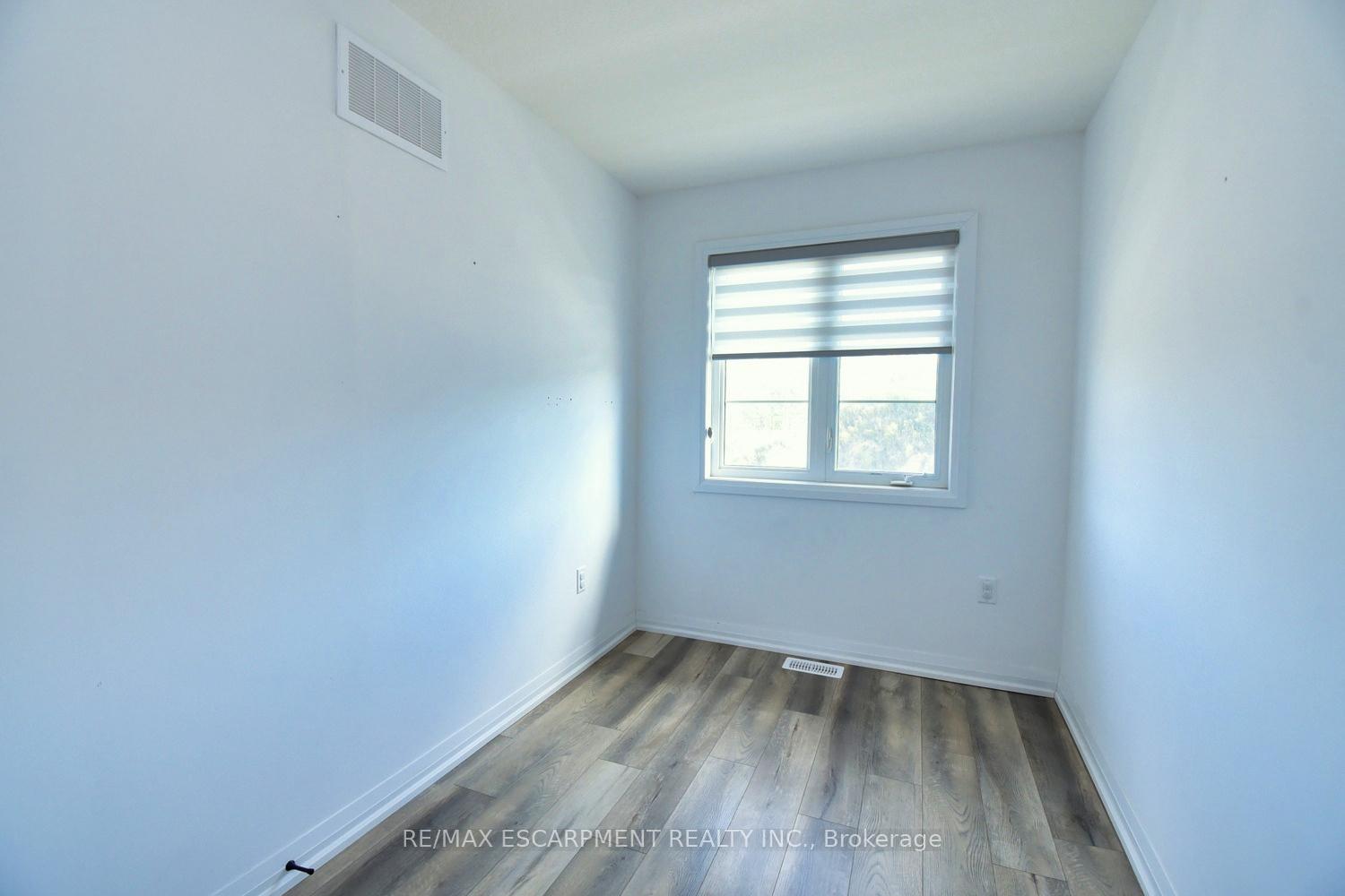 Photo 9 of Unit 66, 120 Court Drive, Brant, Paris — HOMEH