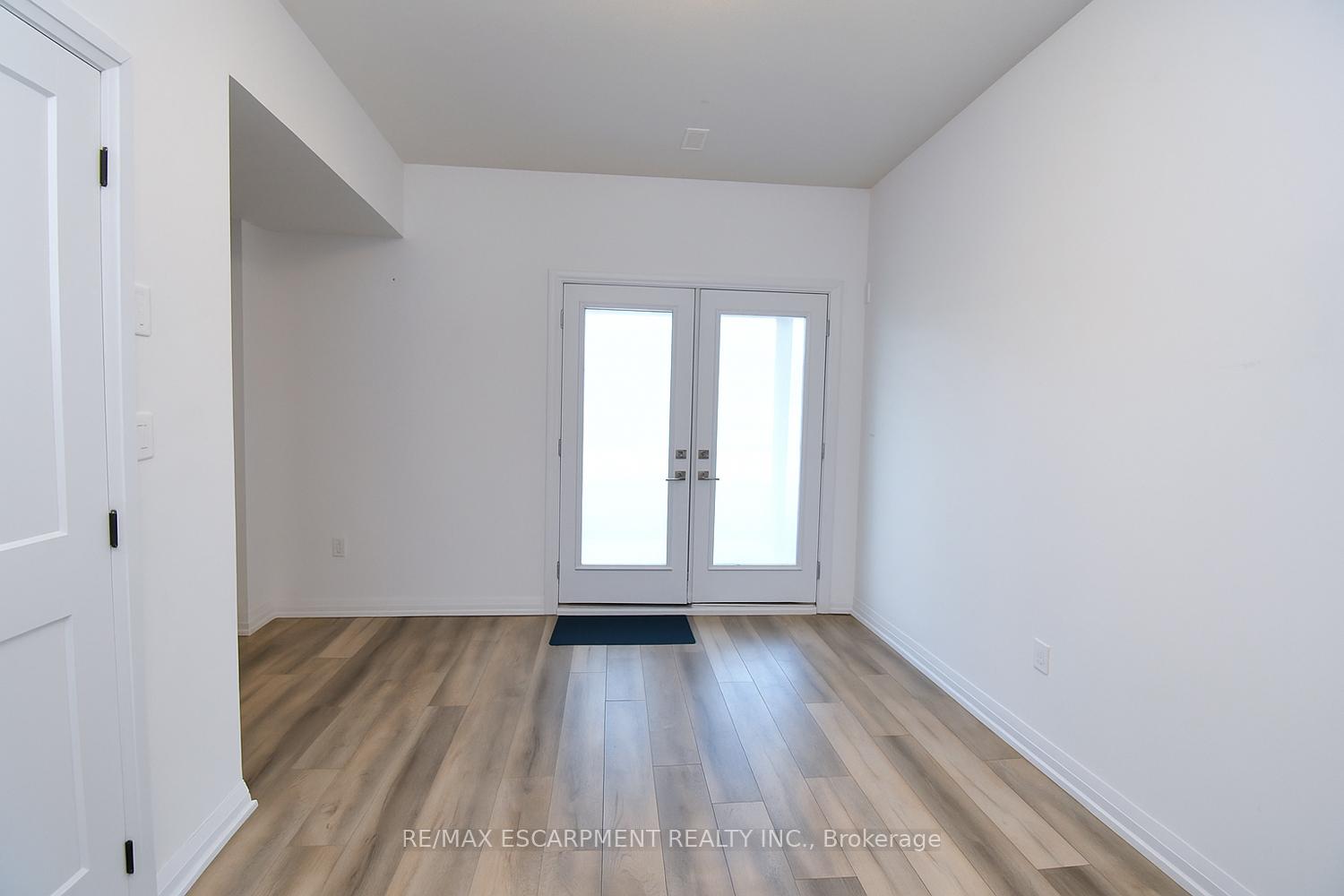Photo 23 of Unit 66, 120 Court Drive, Brant, Paris — HOMEH