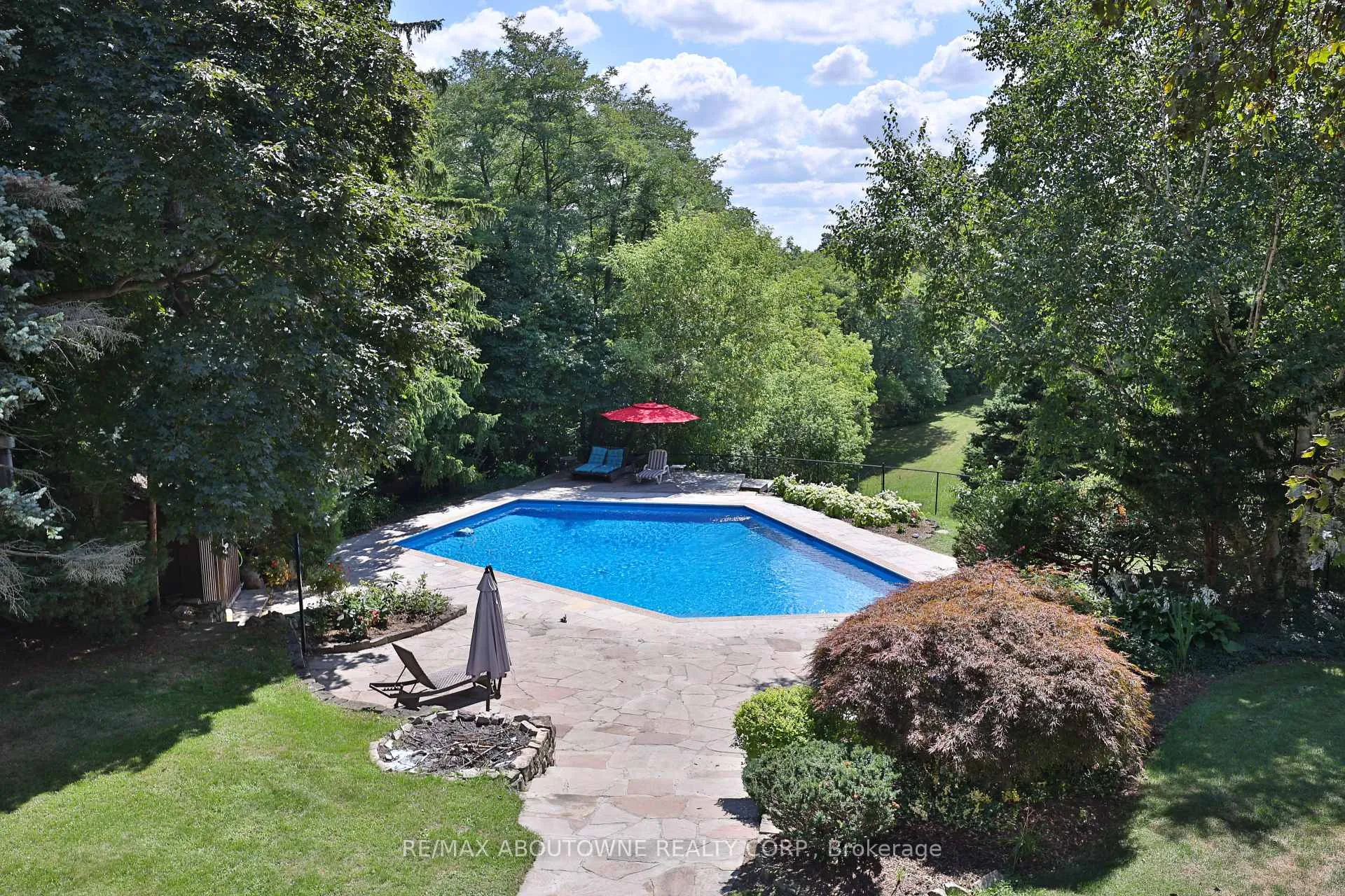Photo 1 of 24 School Street, Hamilton, Waterdown — HOMEH