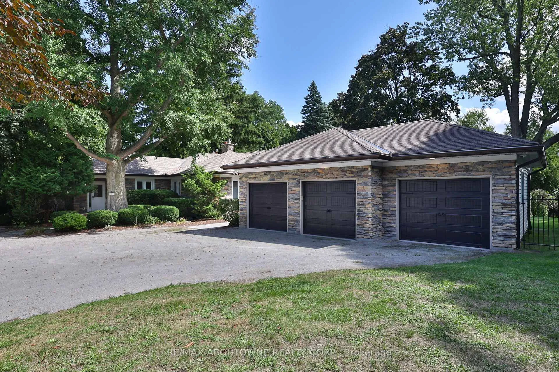 Photo 4 of 24 School Street, Hamilton, Waterdown — HOMEH