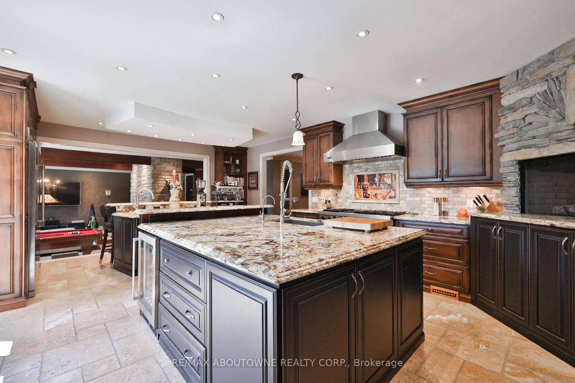 Photo 33 of 24 School Street, Hamilton, Waterdown — HOMEH