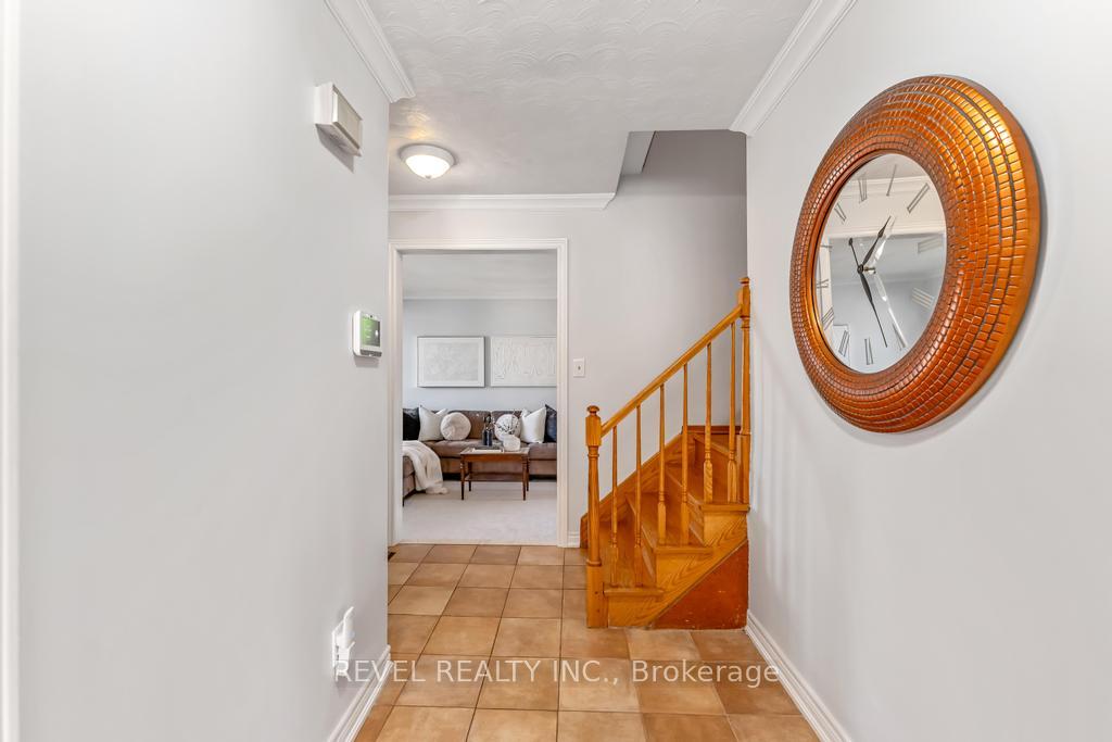 Photo 2 of 187 Guildwood Drive, Hamilton, Gurnett — HOMEH