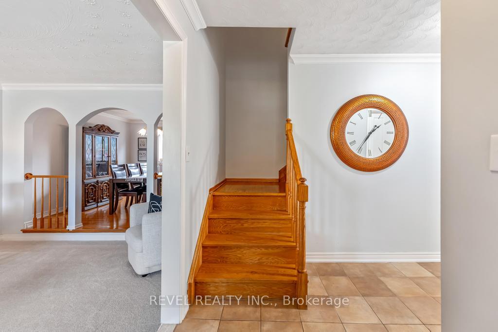 Photo 3 of 187 Guildwood Drive, Hamilton, Gurnett — HOMEH